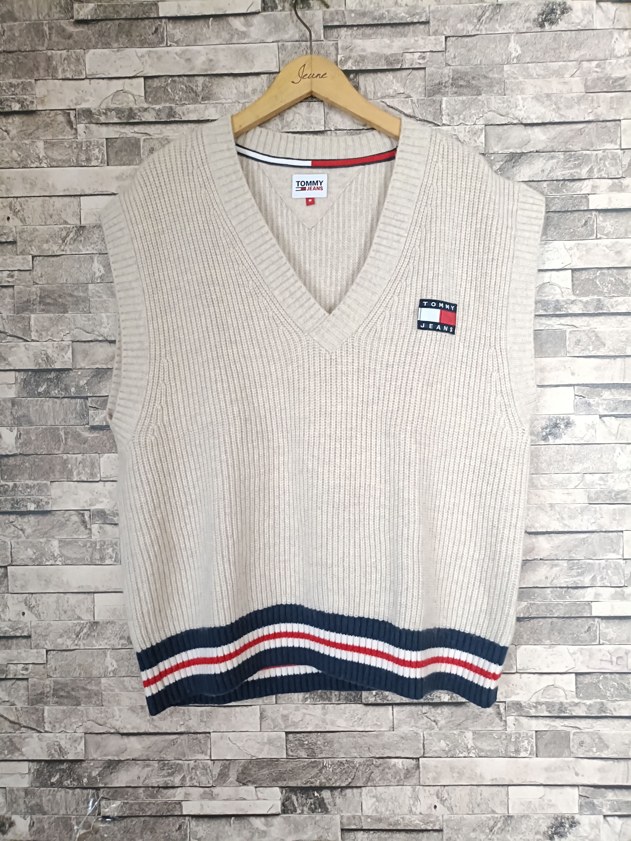 Tommy Jeans Tommy jeans by Tommy Hilfiger v-neck knit sweater oversized Size US M / EU 48-50 / 2 - 1 Thumbnail