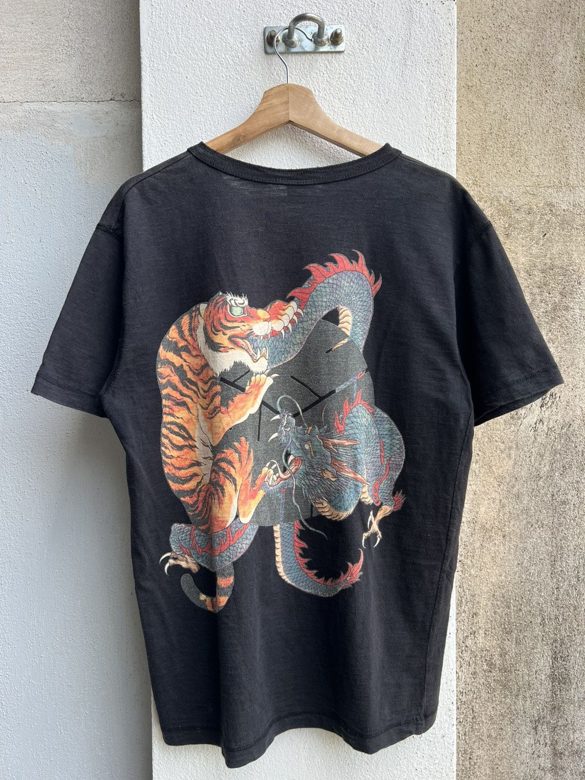 Beauty Beast × Hysteric Glamour × Japanese Brand Vintage Eastern Art Motifs Tiger and Dragon Big Print Tee Size US M / EU 48-50 / 2 - 1 Thumbnail