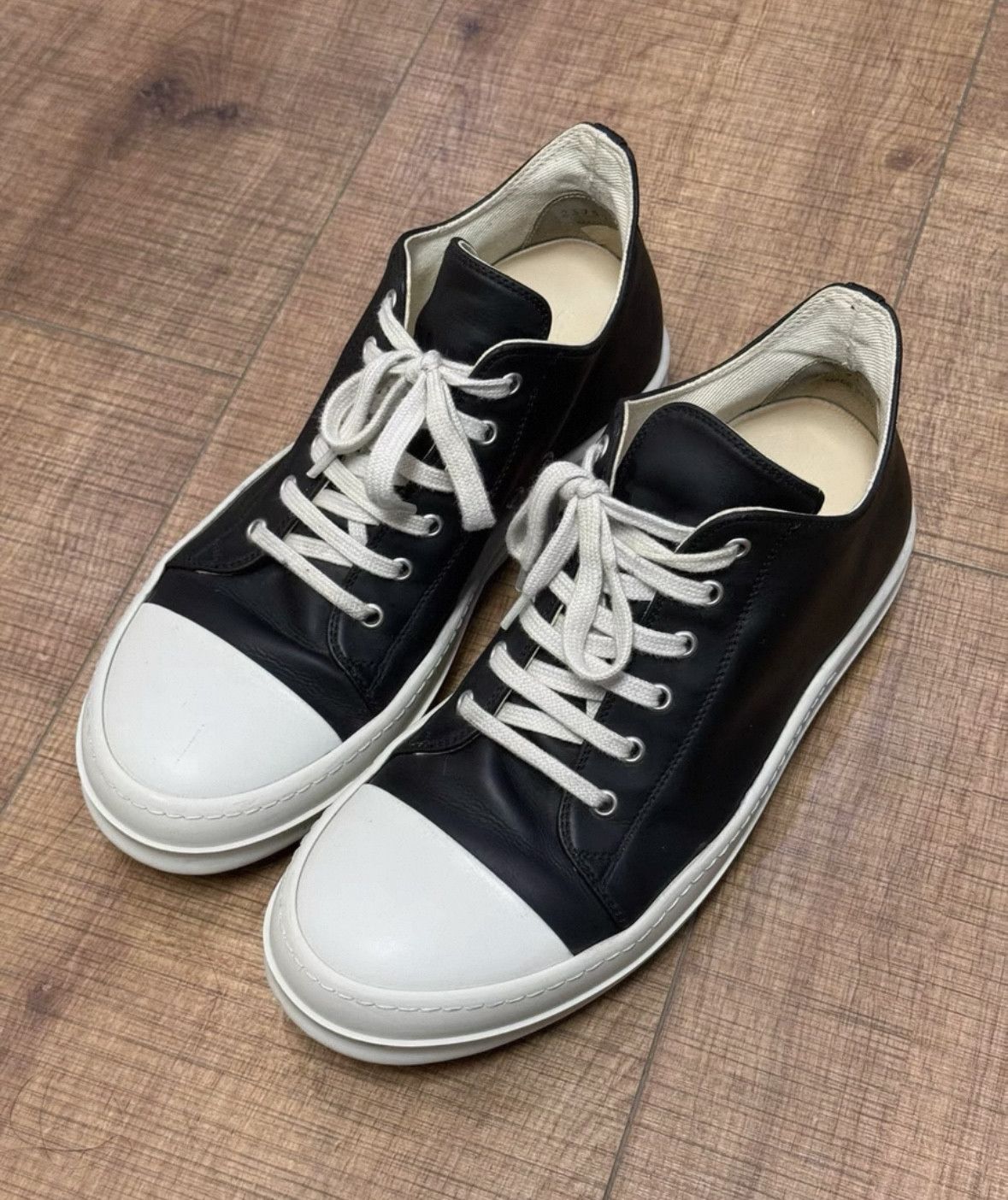 Rick Owens Rick Owens Low-Top Leather Sneakers Size 42 Size US 9 / EU 42 - 1 Thumbnail