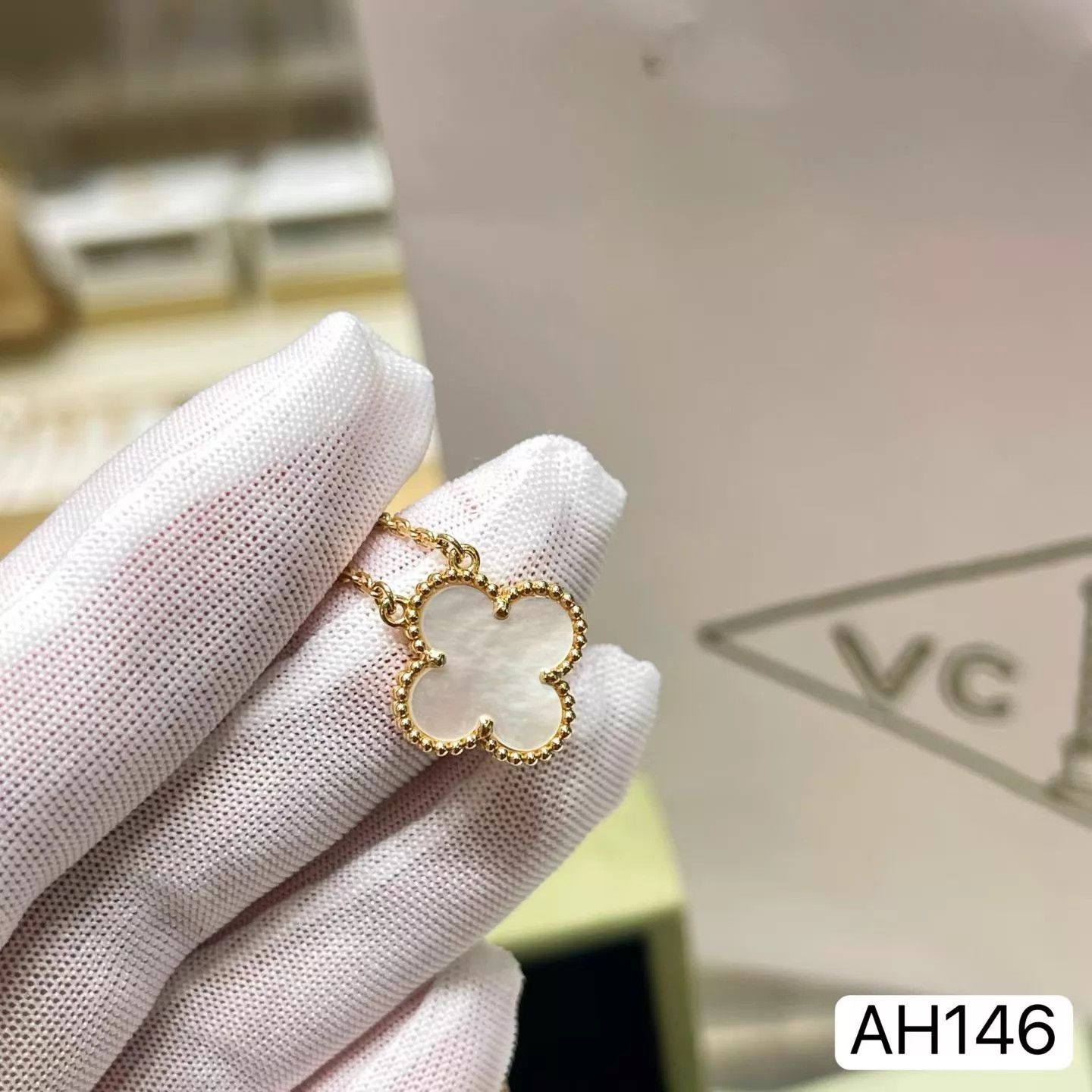 Van Cleef & Arpels VCA Alhambra White MOP Medium Necklace 24 Box Card Dust Bag Size ONE SIZE - 7 Thumbnail