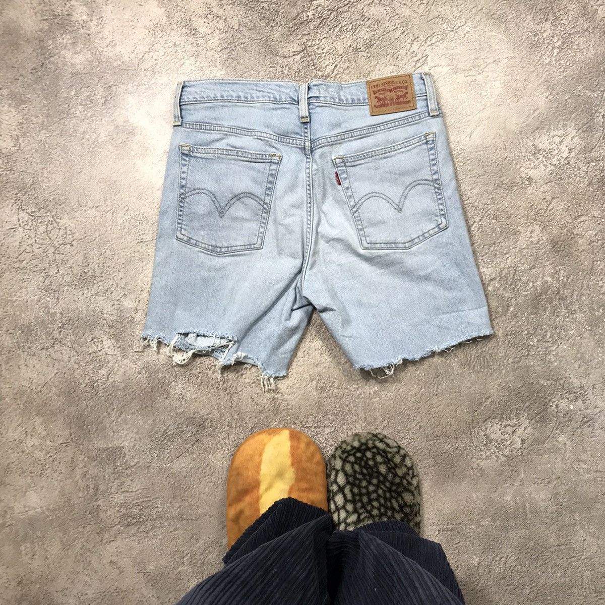 Vintage Vintage Levis Distressed Cutoff Shorts Y2K Skate Wide Leg 30 Size 30" / US 8 / IT 44 - 1 Thumbnail