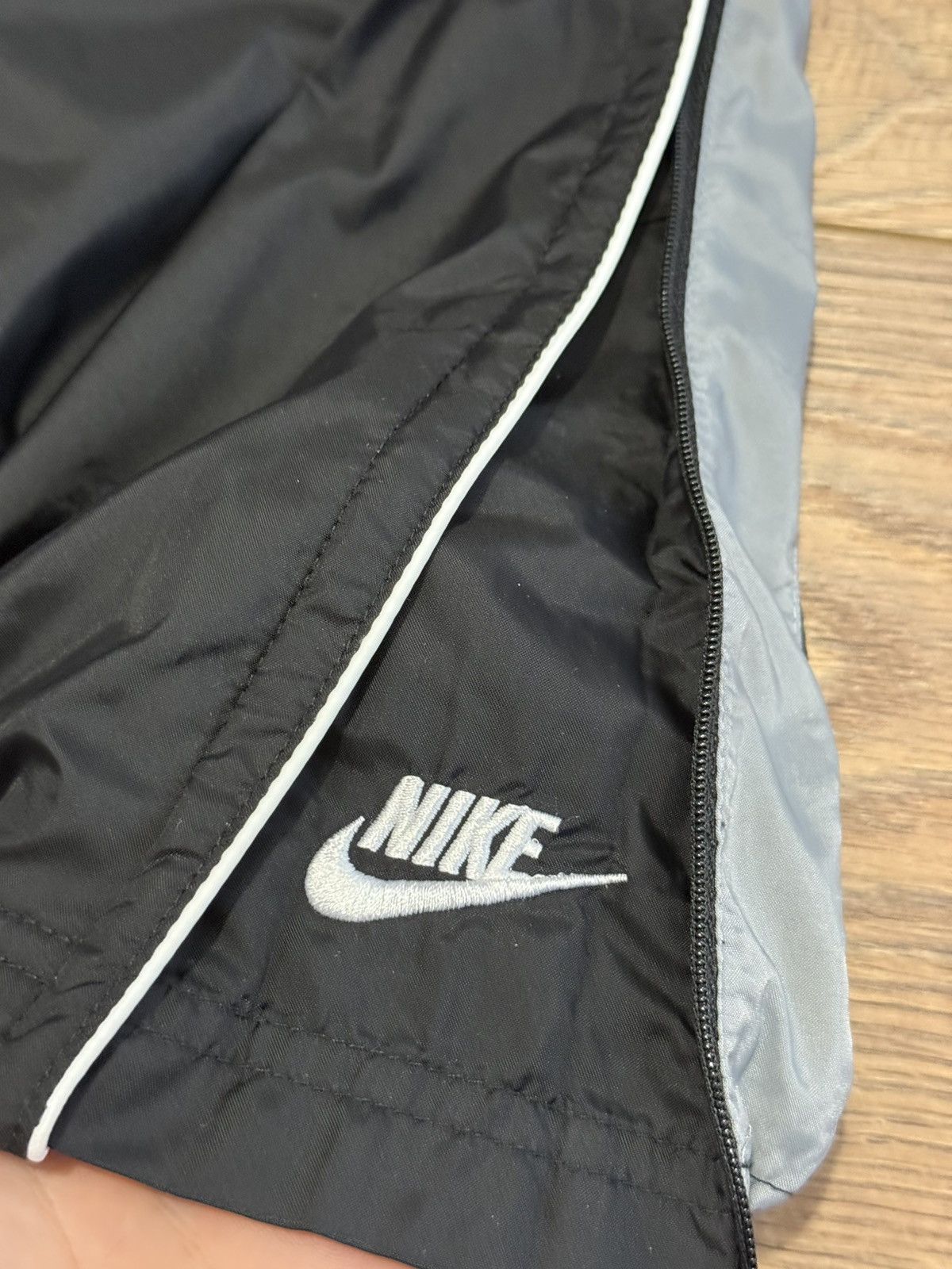 Nike Vintage Nike Nylon Track Pants Black Y2K Size US 32 / EU 48 - 6 Thumbnail