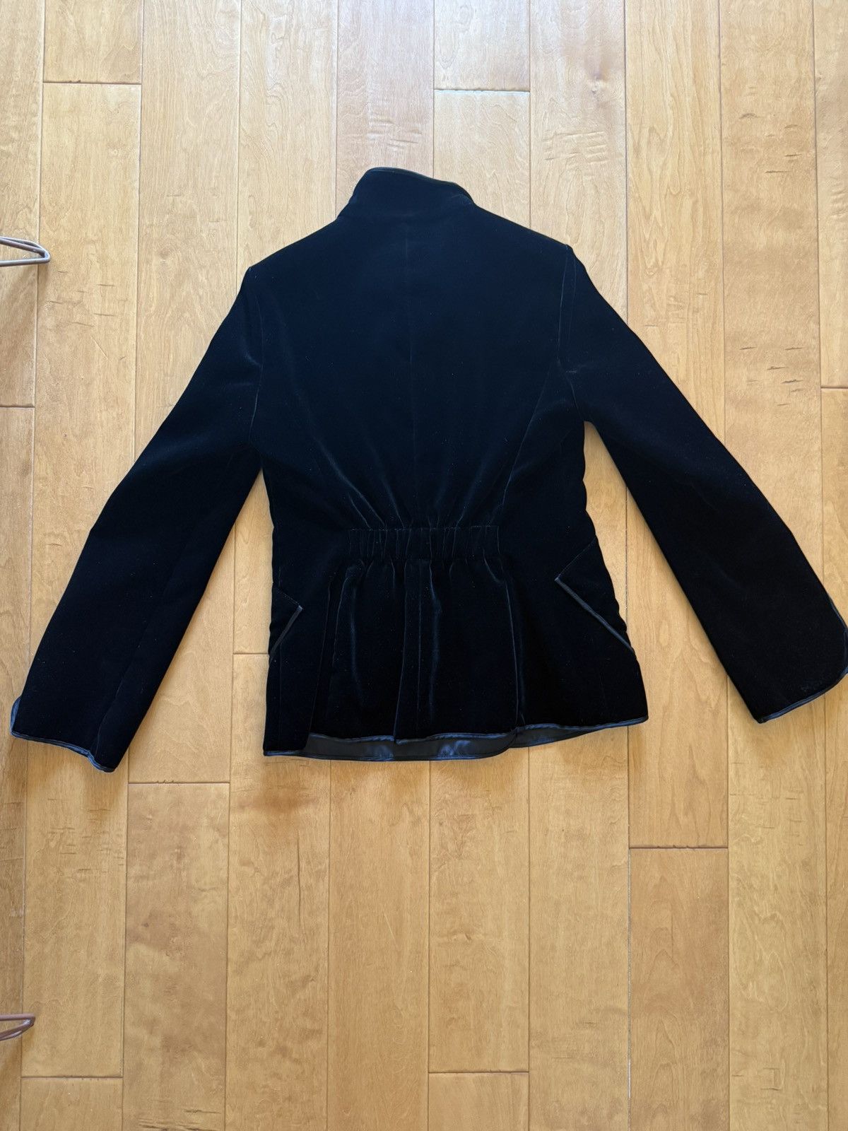 Emporio Armani *RARE* Emporio Armani Velvet Blazer Size M / US 6-8 / IT 42-44 - 2 Thumbnail