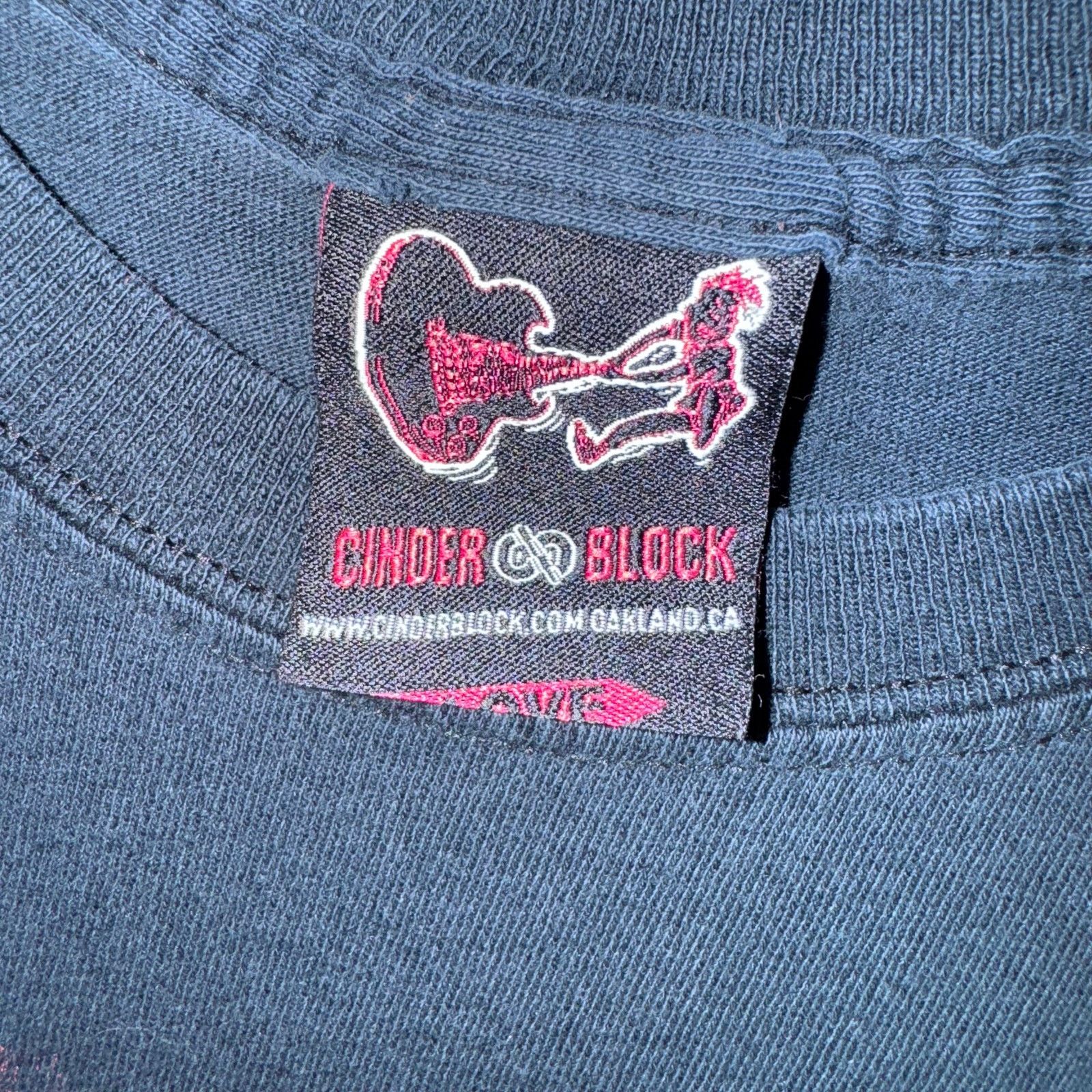 Vintage Vintage Y2K anti-flag 2004 cinderblock rare rock band tshirt Size US S / EU 44-46 / 1 - 6 Thumbnail