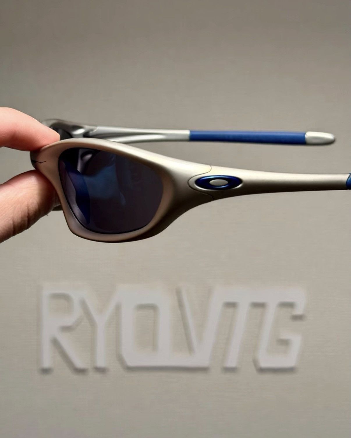 Oakley Blue Oval Frame Sunglasses Size ONE SIZE - 2 Thumbnail