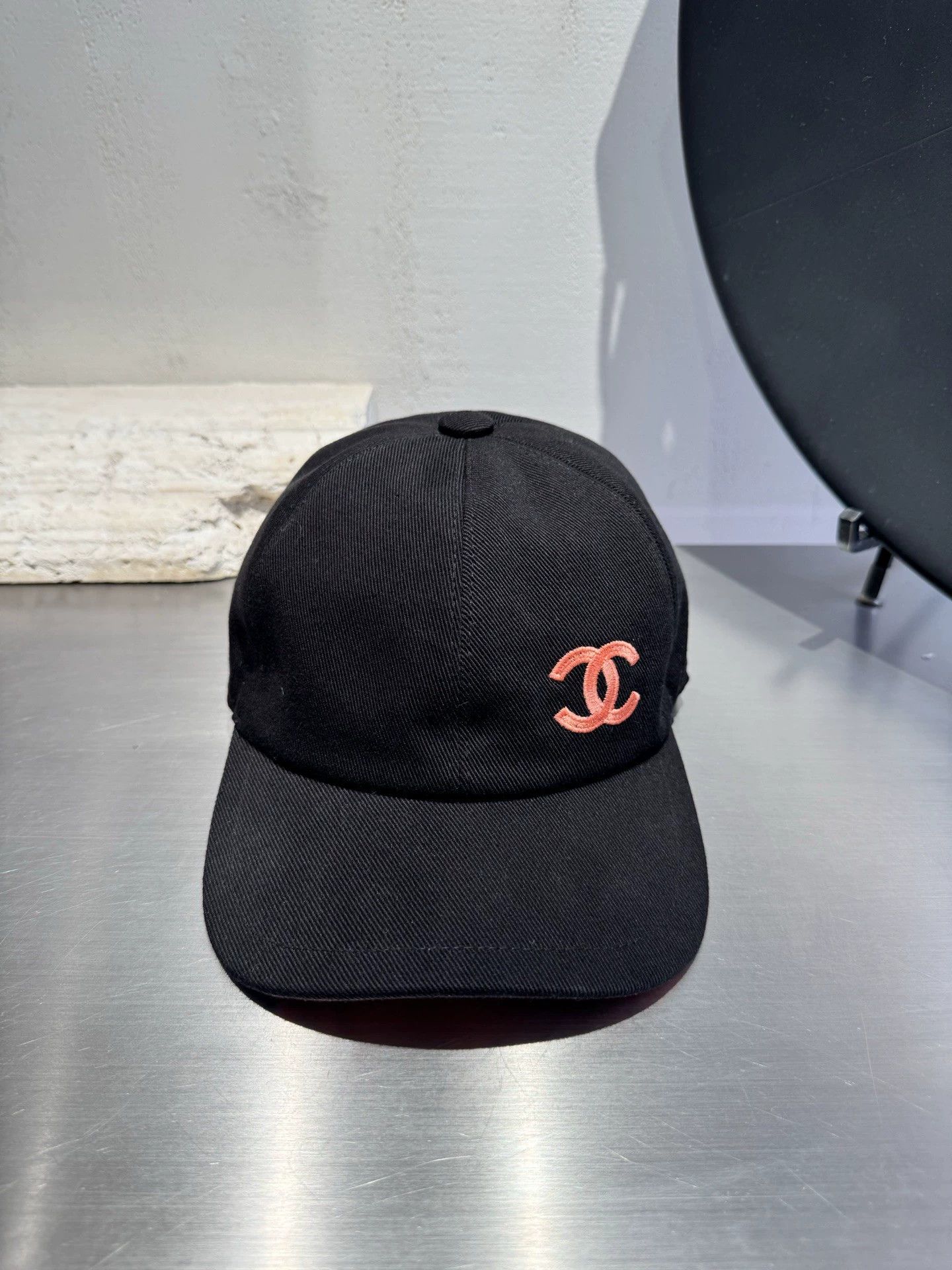 Chanel Chanel 23k black orange colorblock logo cap mint 55-60cm Size ONE SIZE - 1 Thumbnail