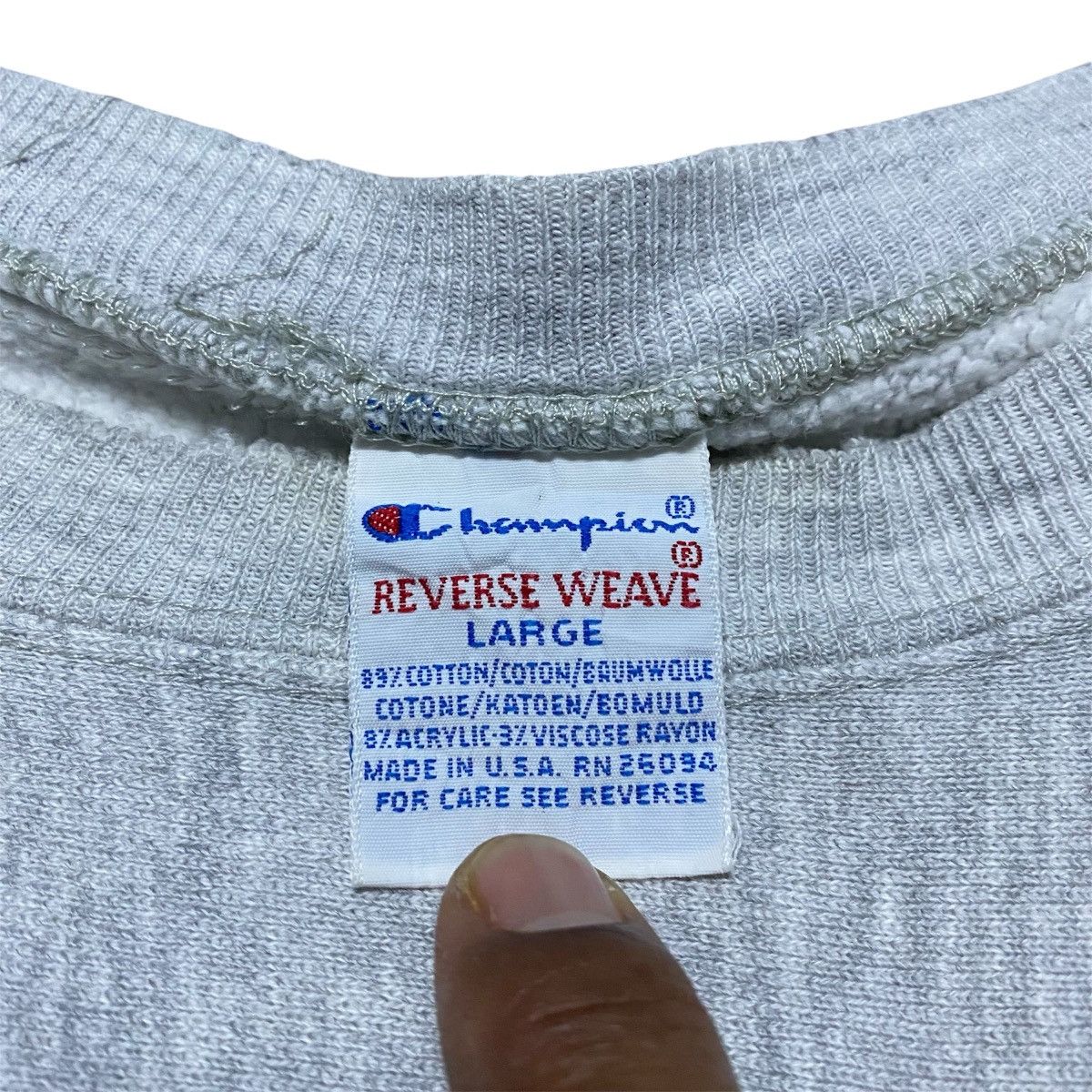 Champion Rare‼️🔥Vintage Distress Reverse Weave Small Logo Sweatshirt Size US M / EU 48-50 / 2 - 5 Thumbnail