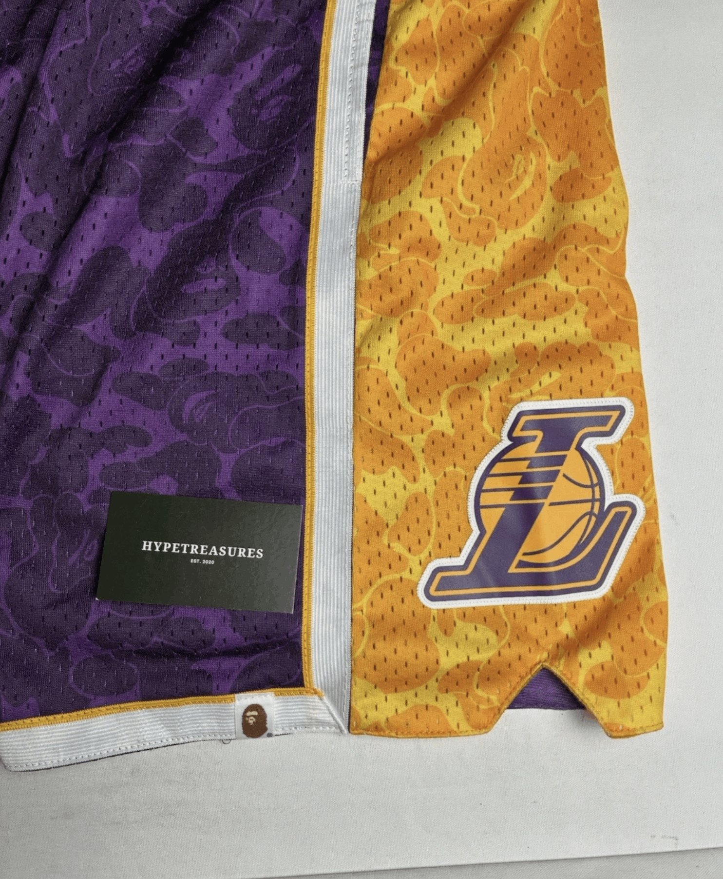 Bape × Mitchell & Ness NEW Bape x Mitchell & Ness Los Angeles Lakers Shorts Size US 30 / EU 46 - 3 Thumbnail