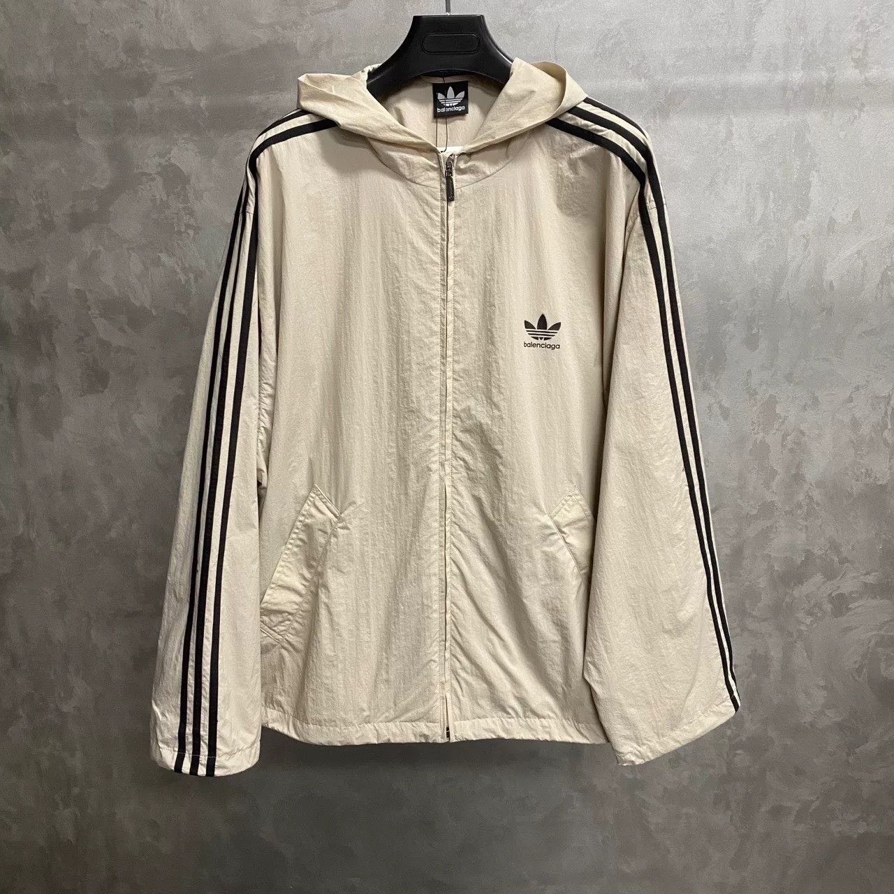 Balenciaga Balenciaga Retro Graphic Beige Light Jacket xs Men Size US XS / EU 42 / 0 - 1 Thumbnail