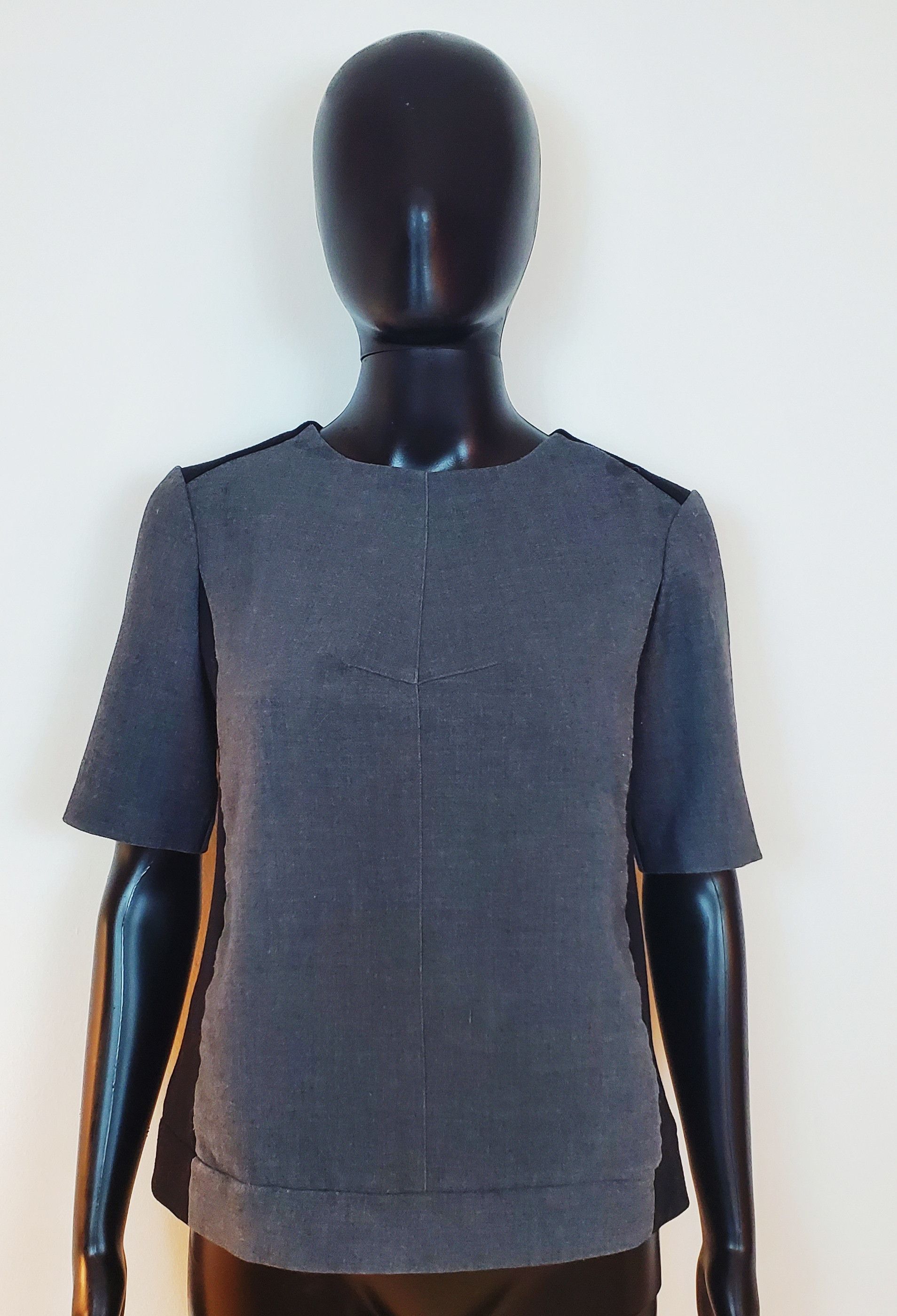 Club Monaco CLUB MONACO Gray Blouse Black Knit Side Combo Top Shirt Size XS / US 0-2 / IT 36-38 - 1 Thumbnail