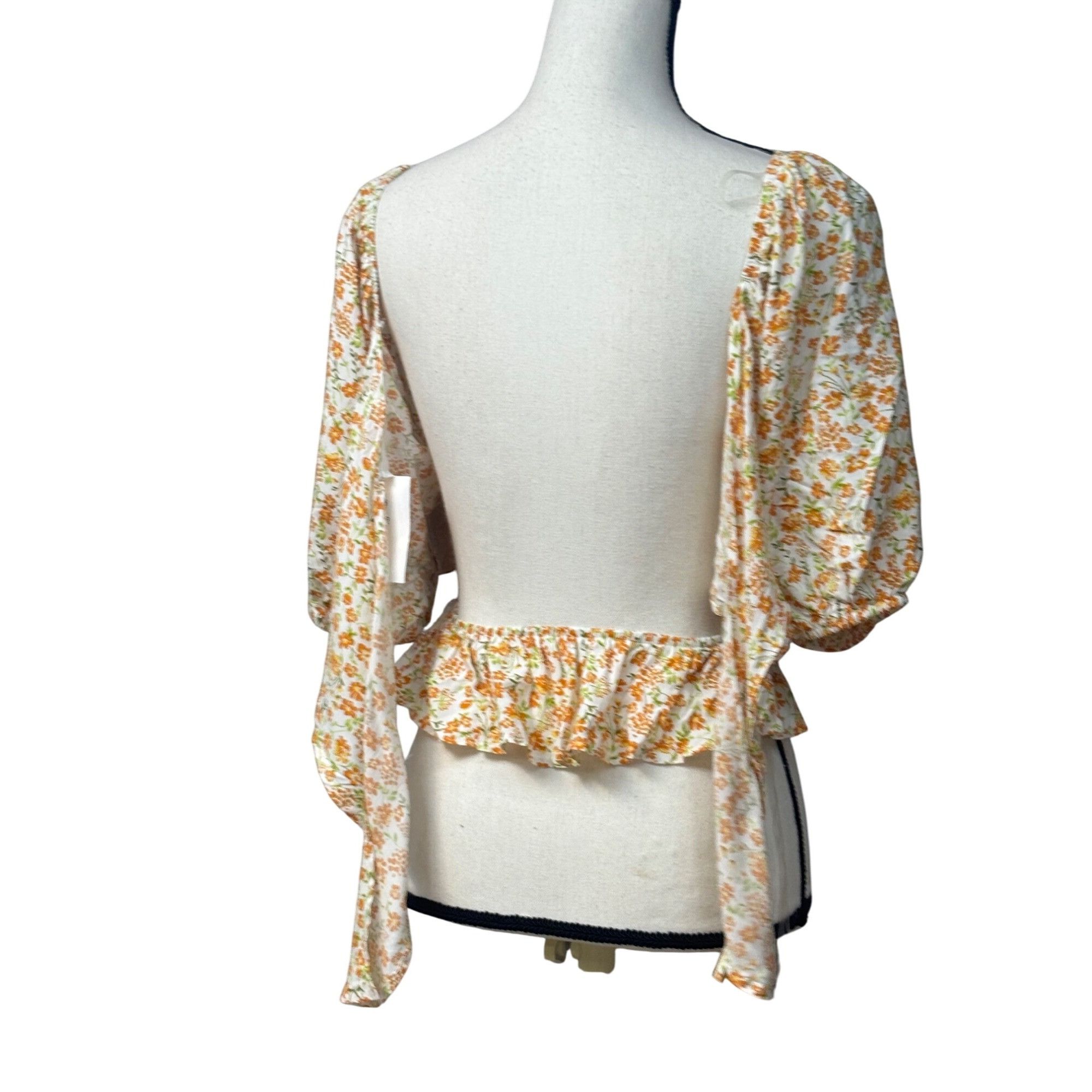 Other LUSH Junior’s Floral Puff Sleeve, Ruffle Hem Tie-Back Blouse Size M / US 6-8 / IT 42-44 - 3 Thumbnail