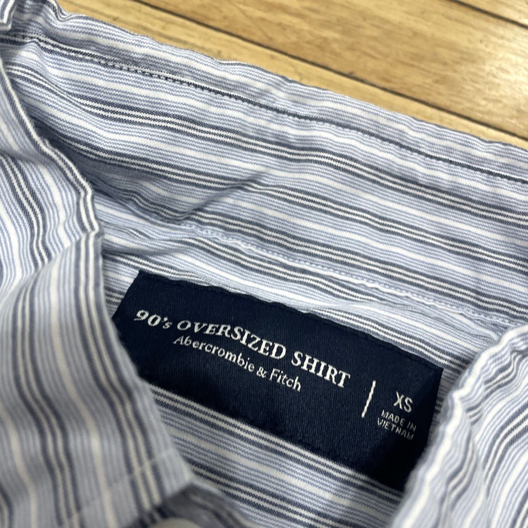Abercrombie & Fitch VINTAGE Abercrombie & Fitch 90s Oversized Shirt Mens XS Blue Striped Long Sleeve Button-Up 42" Casual Mens Blue Striped Shirt Size US XS / EU 42 / 0 - 4 Thumbnail