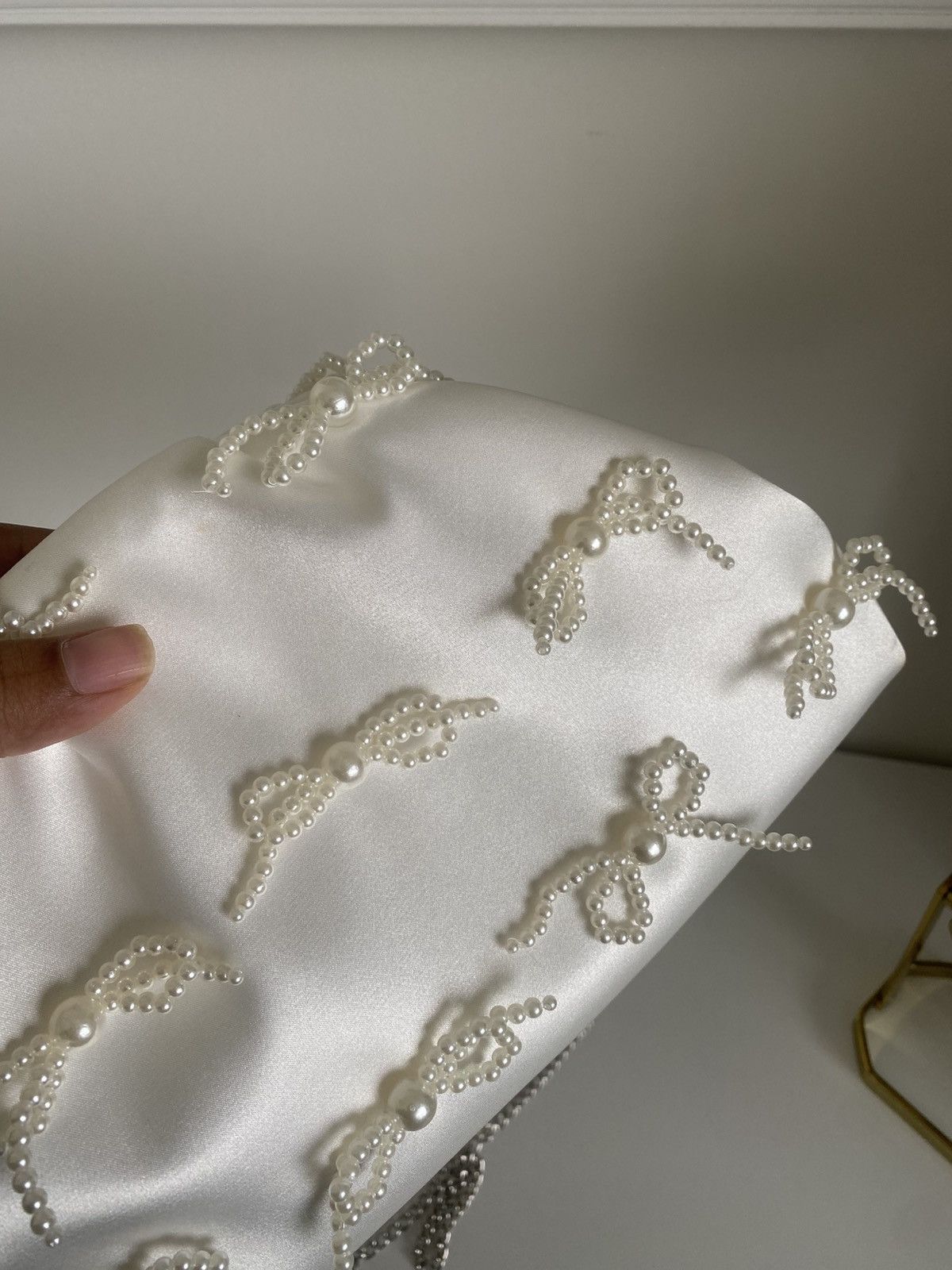 Other Sincerely Jules White Clutch With Pearl Bow Embelishments Size ONE SIZE - 5 Thumbnail