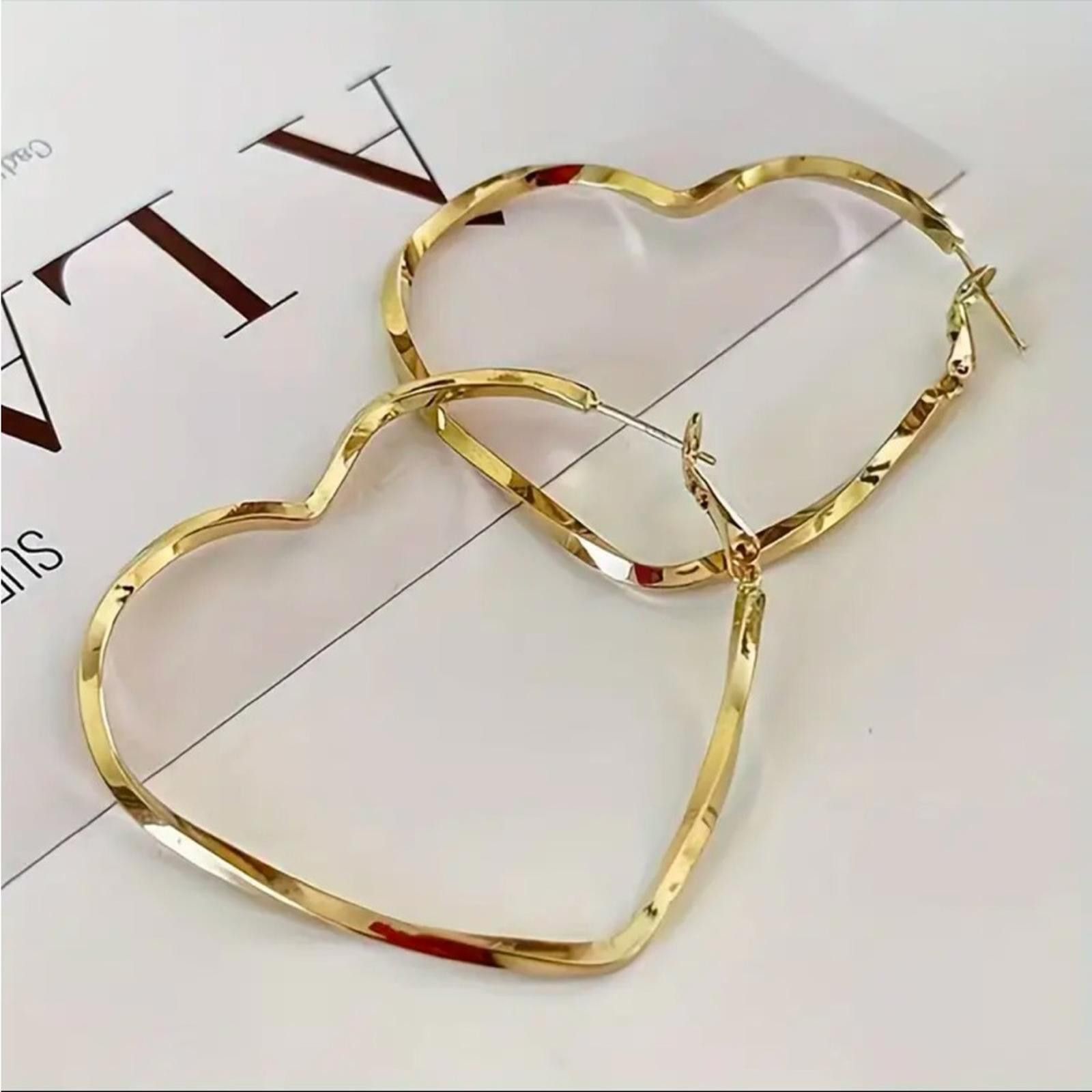 Designer Heart Shape Twisted Hoop Earrings NWT Size ONE SIZE - 2 Thumbnail