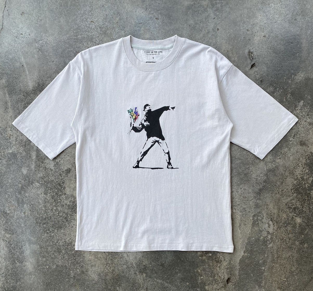 image of Flower Bomber Art By Banksy X United Arrows Tees in Grey, Men's (Size Small)