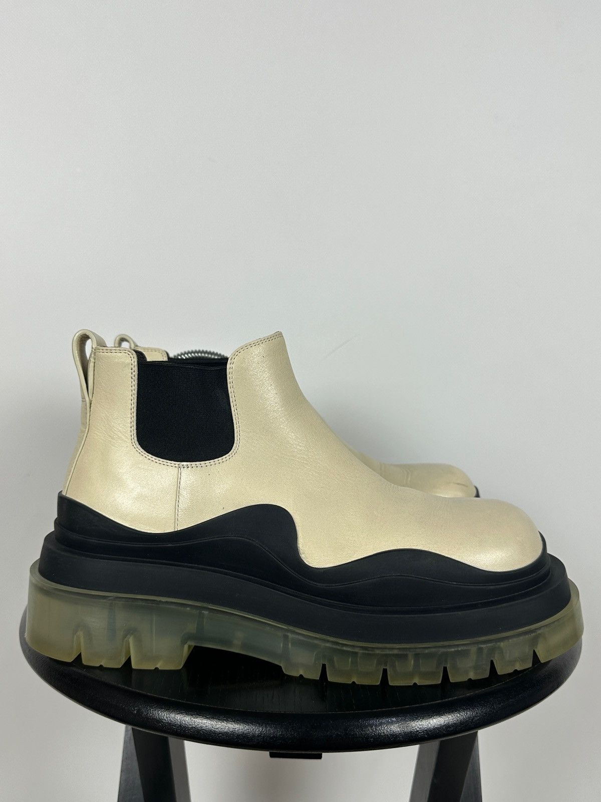 Bottega Veneta Bottega Veneta Cream Leather Ankle Chelsea Boots Size US 9.5 / IT 39.5 - 5 Thumbnail