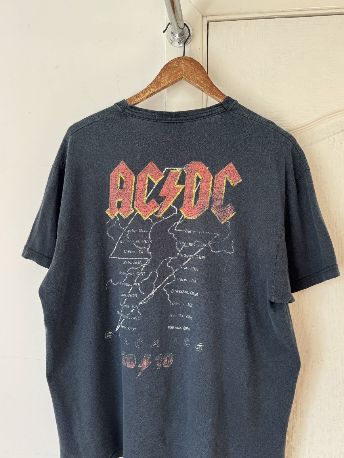 Band Tees Vintage ACDC Rock Metal Band T Shirt Duty Free Size US L / EU 52-54 / 3 - 6 Thumbnail