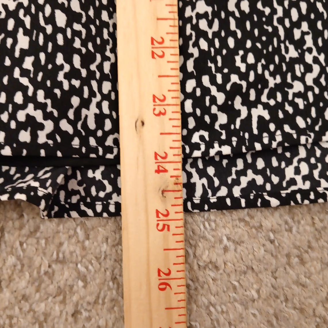 Talbots **Black Geometric A-Line Skirt Size 2 Lightweight Lined** User: **Talbots Black Geometric A-Line Midi Skirt Size 2 Lightweight Lined** Size 26" / US 2 / IT 38 - 5 Thumbnail