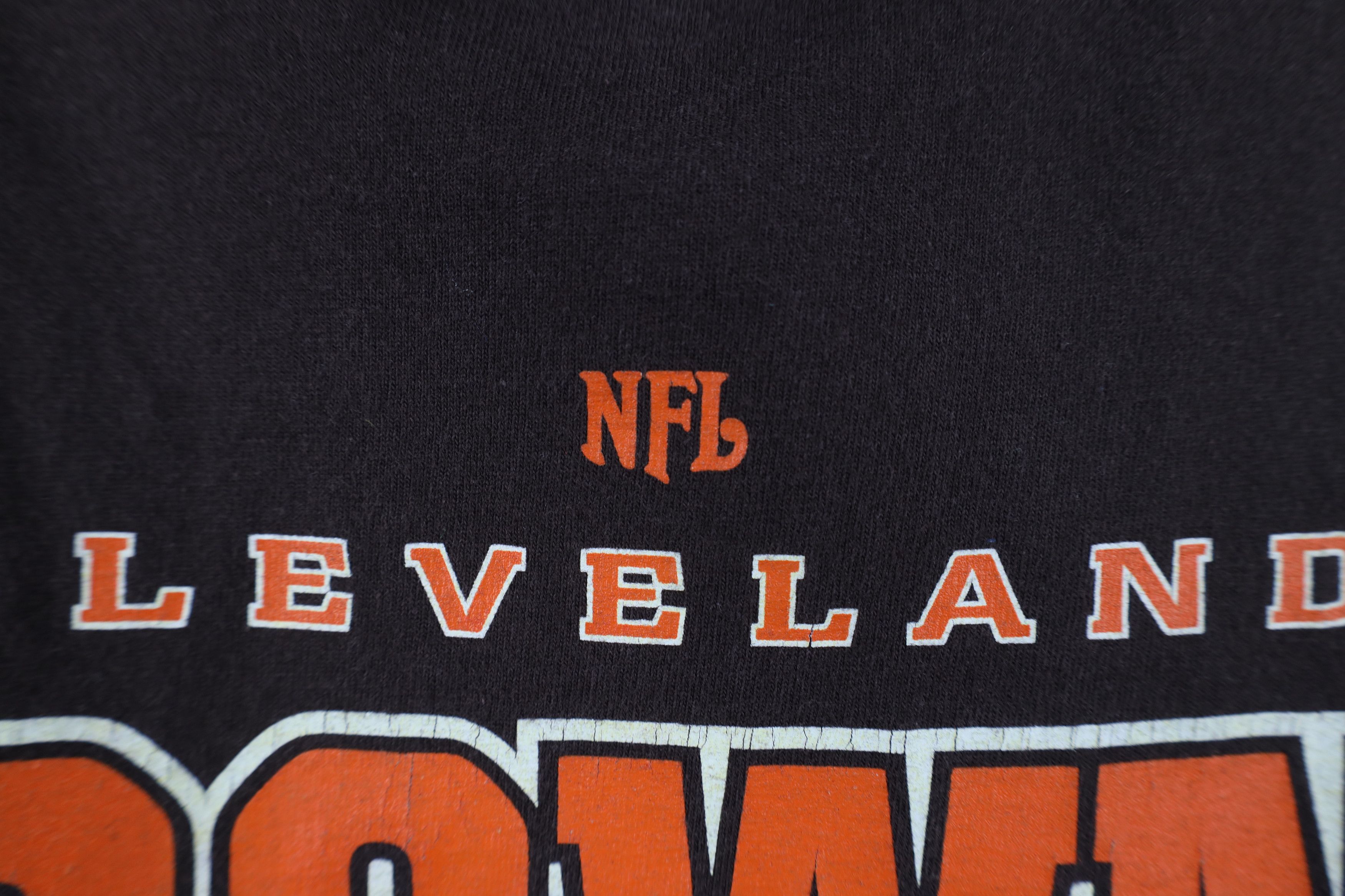 Vintage Vintage Y2K NFL Cleveland Football Helmet T-Shirt Brown Size US L / EU 52-54 / 3 - 5 Thumbnail