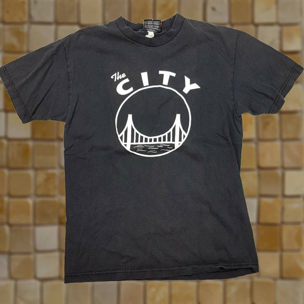 Vintage VINTAGE WWE The City Wrestling T-Shirt Mens M Black Rock Promo 2007 Retro 00s Graphic Print Crew Neck Short Sleeve Size US M / EU 48-50 / 2 - 1 Thumbnail