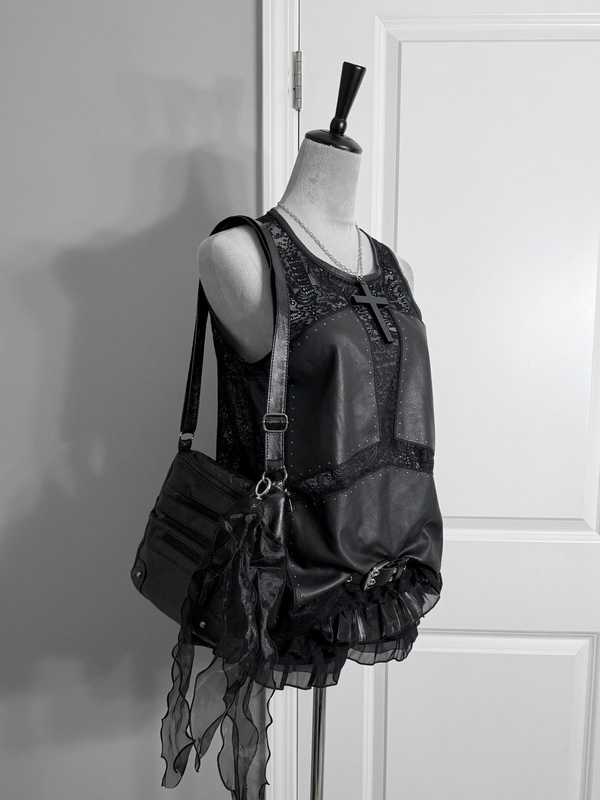 Bcbgmaxazria BCBG Max Azria Black Studded Leather Panel Lace Tank Top Size XS / US 0-2 / IT 36-38 - 2 Thumbnail