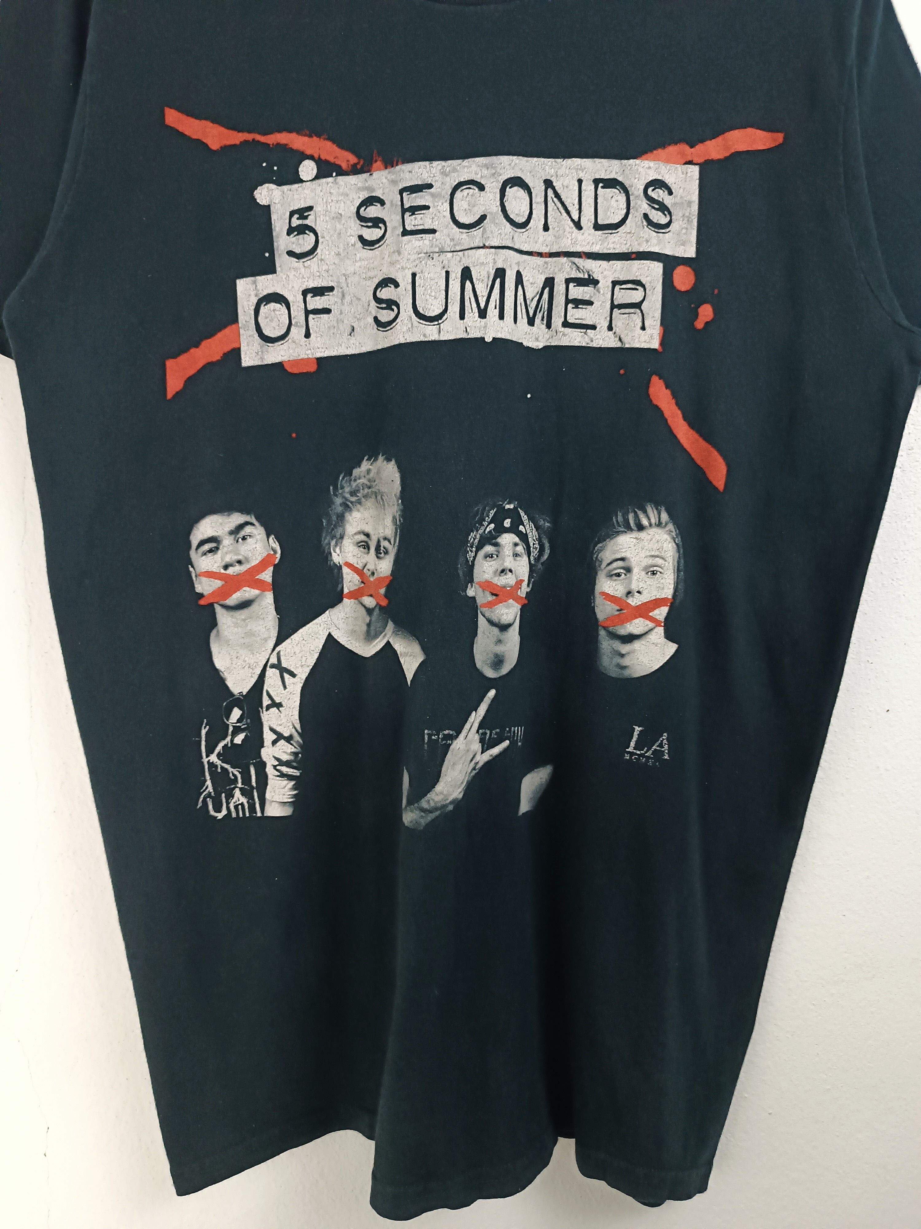 Band Tees VINTAGE 2015 5 SECONDS OF SUMMER TOUR TEE vamps swift zayn Size US M / EU 48-50 / 2 - 7 Thumbnail