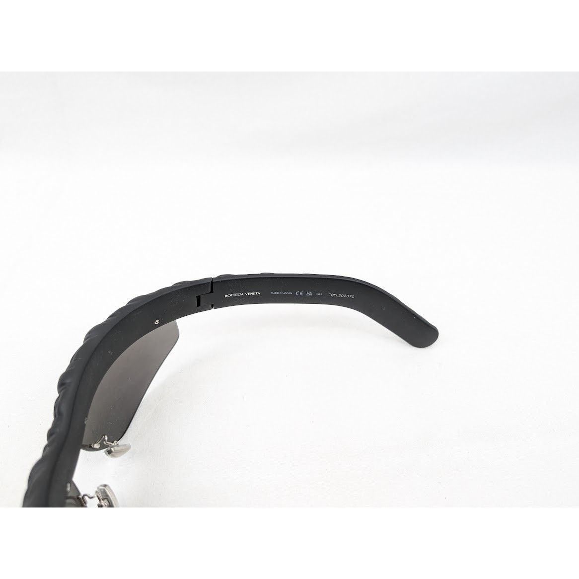 Bottega Veneta o1rshd1 Size: XL / Sunglasses Case Medium in Black Size ONE SIZE - 7 Thumbnail