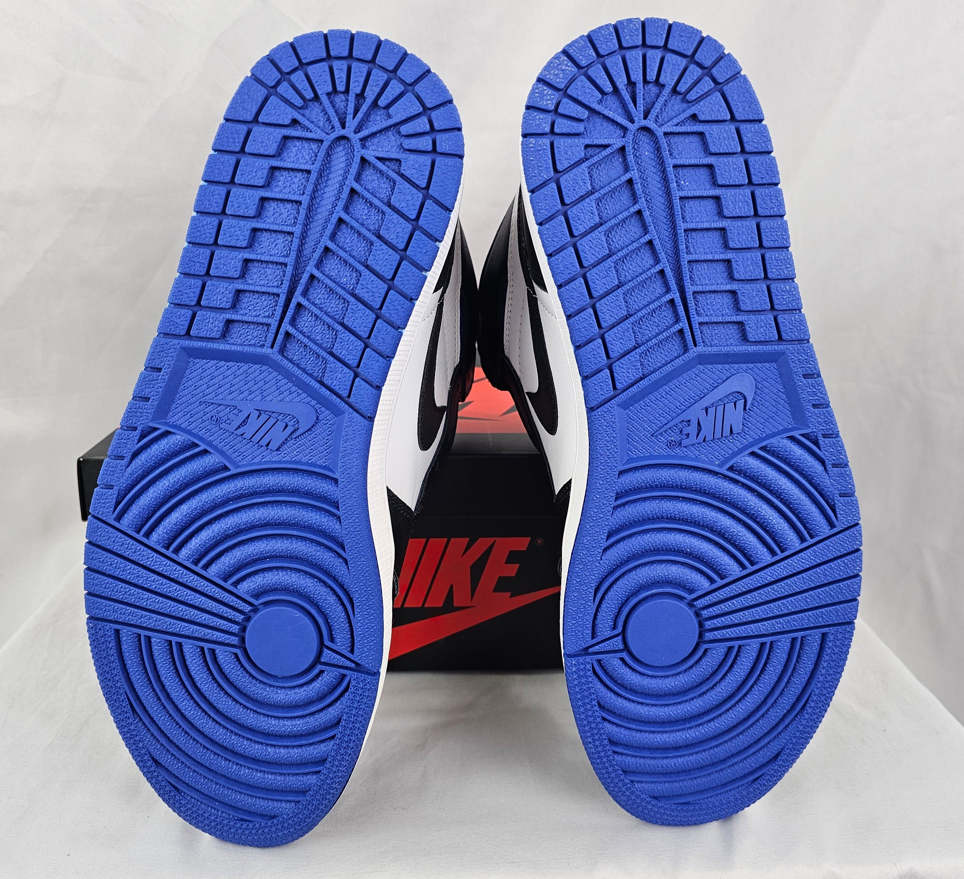 Jordan Brand Nike Air Jordan 1 Retro High OG "Royal Toe" 2020 Men's NEW Size US 11 / EU 44 - 5 Thumbnail