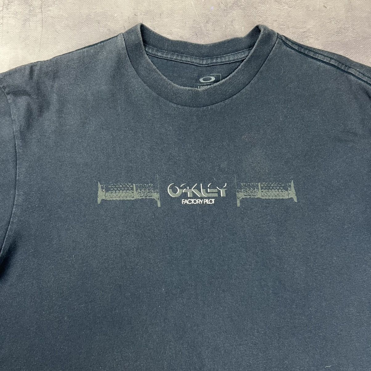 Oakley Rare! Oakley Factory Pilot Knife Logo Tee Big 00s Size US M / EU 48-50 / 2 - 4 Thumbnail