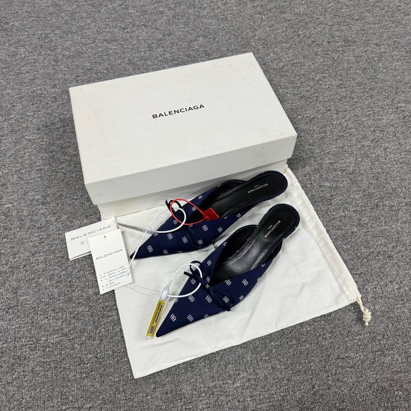 Balenciaga Balenciaga Printed Bow Silk Polka Dot Mules Size US 7 / IT 37 - 1 Thumbnail