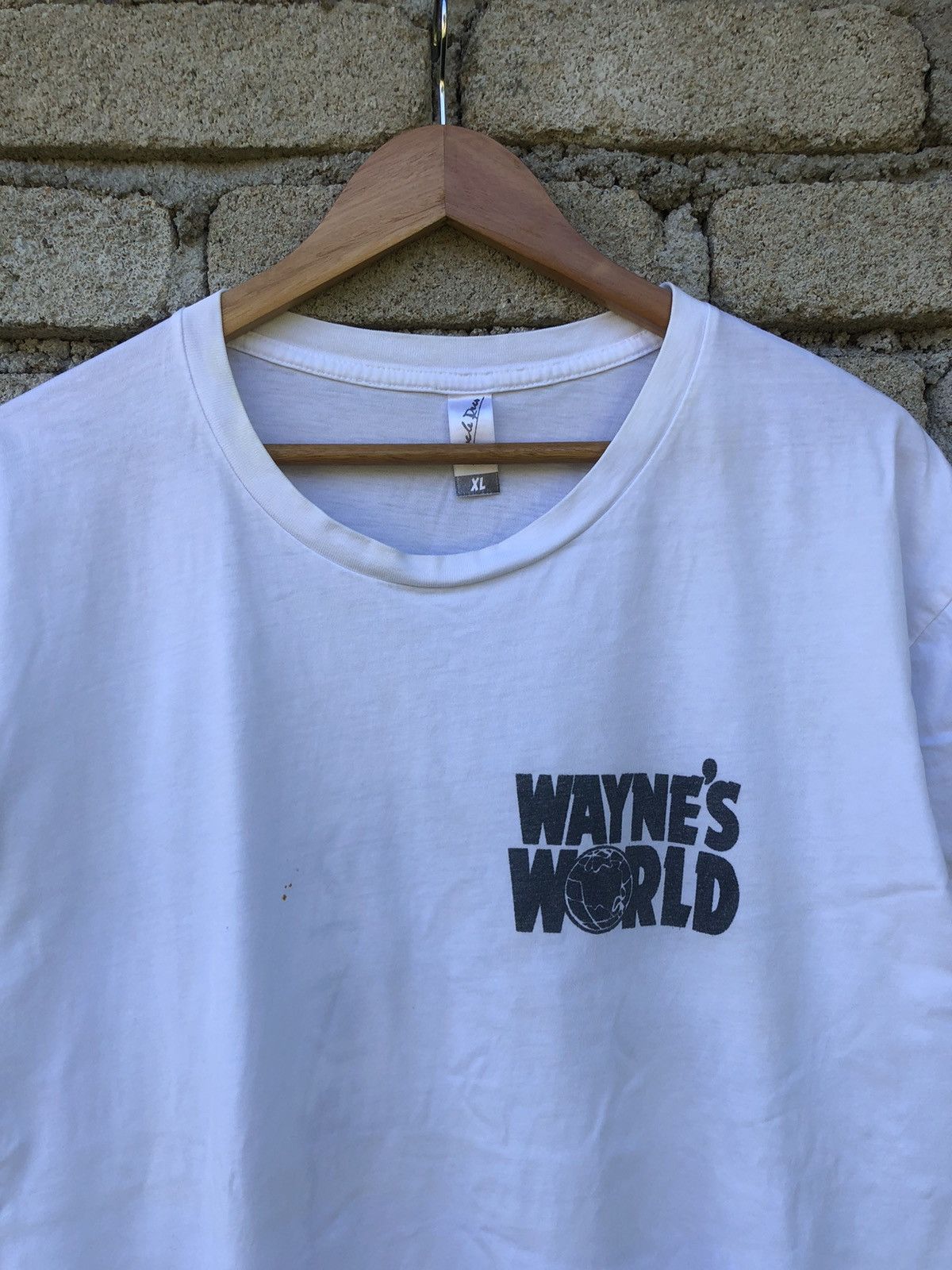 Vintage Vintage Y2K Movie Waynes World Skull Backhit Tee Size US L / EU 52-54 / 3 - 11 Thumbnail