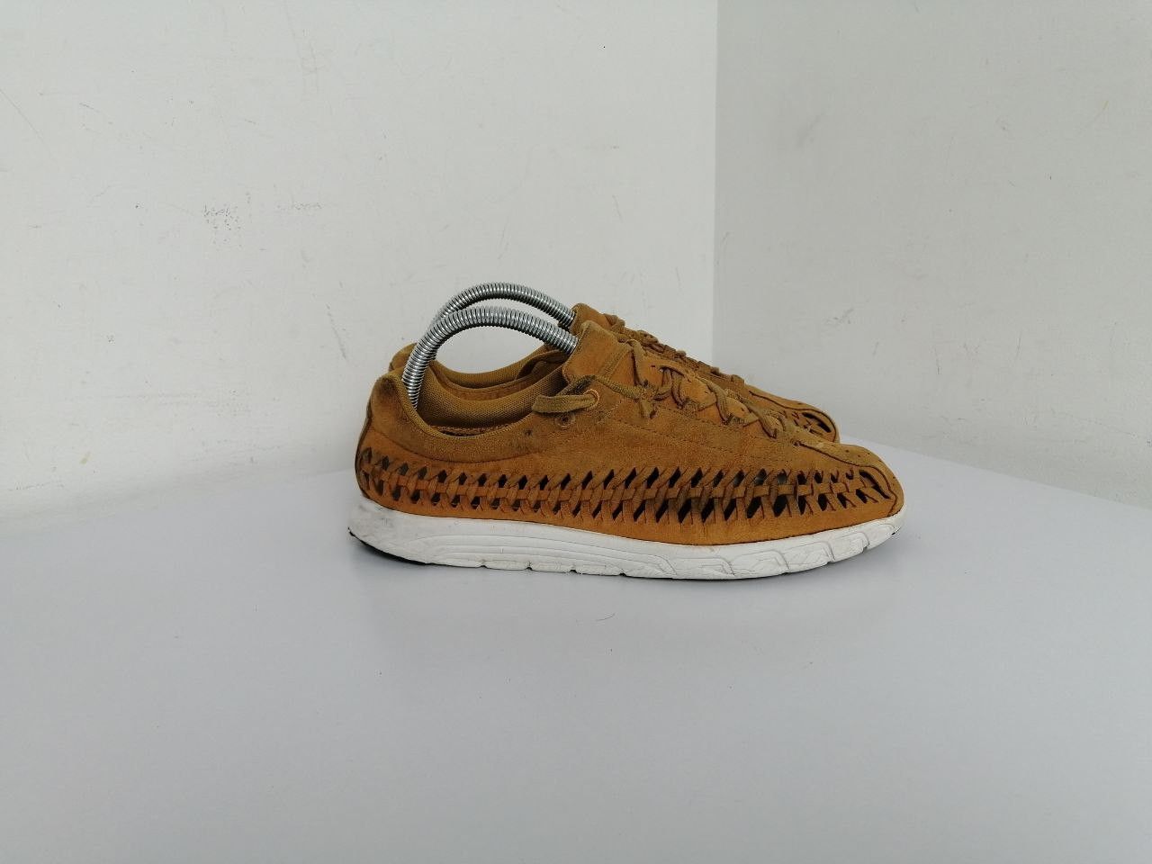 Nike Nike Mayfly Woven Low Suede Trainers Size US 8.5 / EU 41-42 - 2 Thumbnail