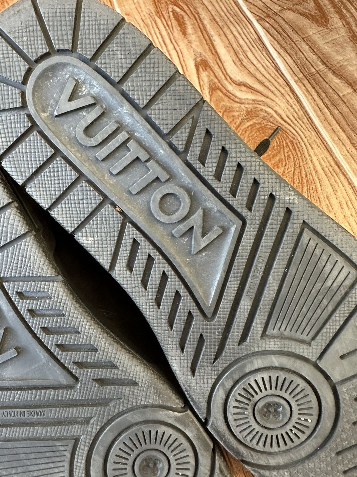 Louis Vuitton Louis Vuitton LV Trainer Sneaker Uniform Virgil Abloh Size US 8 / EU 41 - 24 Thumbnail