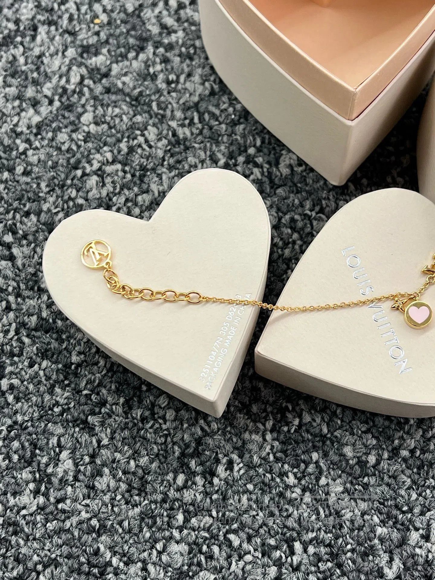 Louis Vuitton LV 2025 Valentine Heart Bracelet. Size ONE SIZE - 3 Thumbnail