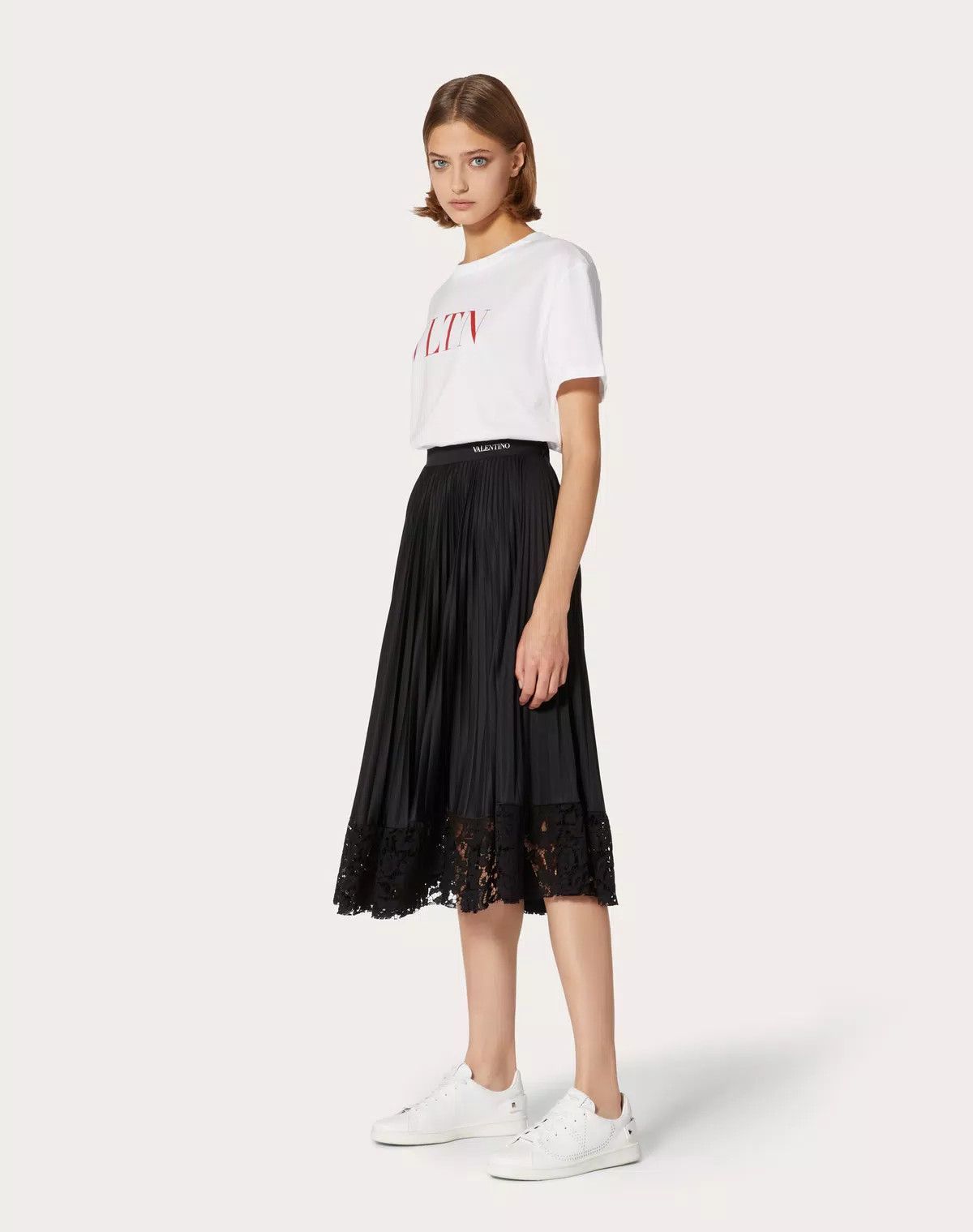 Valentino o1s1wg110625 Vltn Print T-Shirt in White Size S / US 4 / IT 40 - 2 Thumbnail
