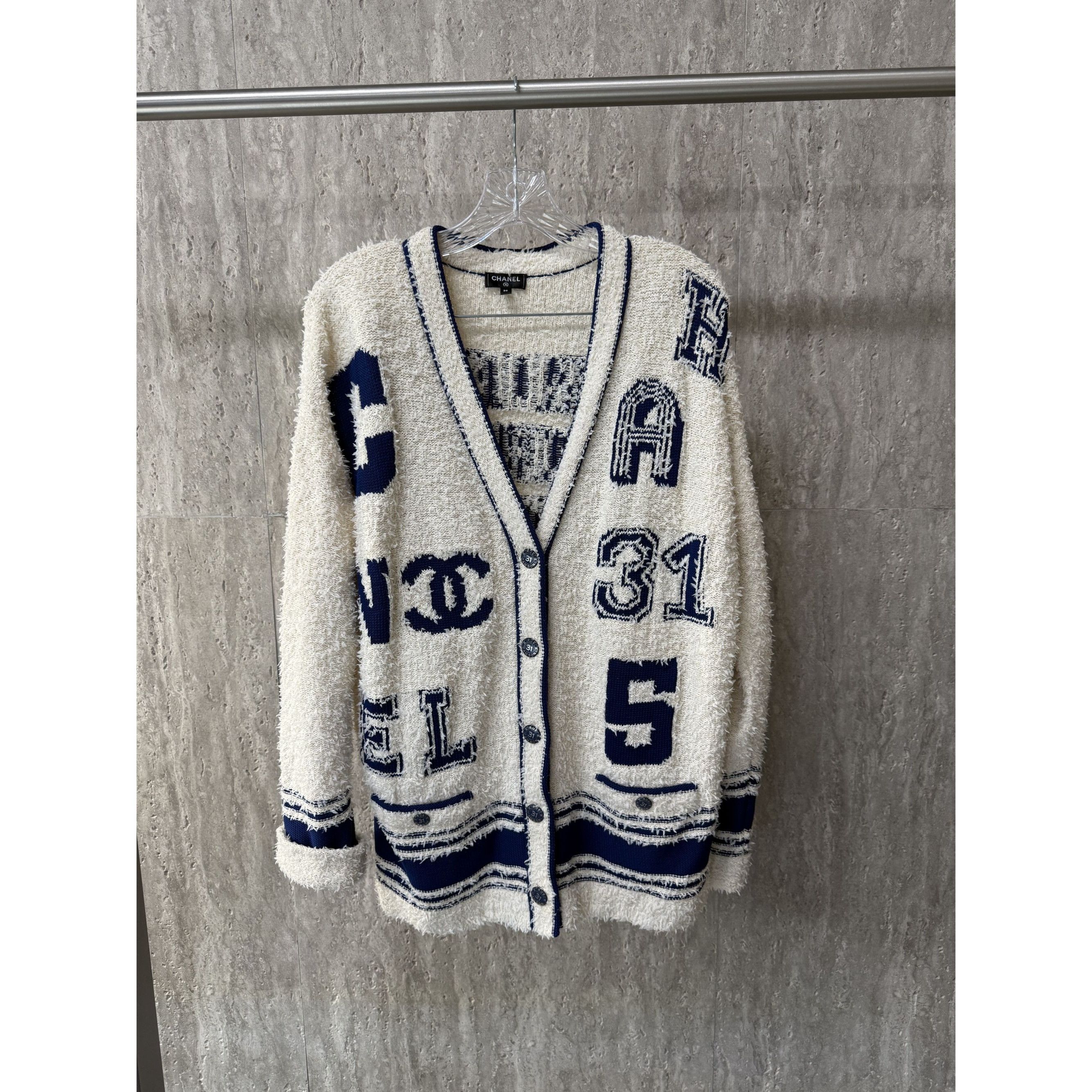Chanel Chanel Womens Vintage Cardigan Sweater Beige/Navy Bouclé Kni Size XS / US 0-2 / IT 36-38 - 18 Thumbnail