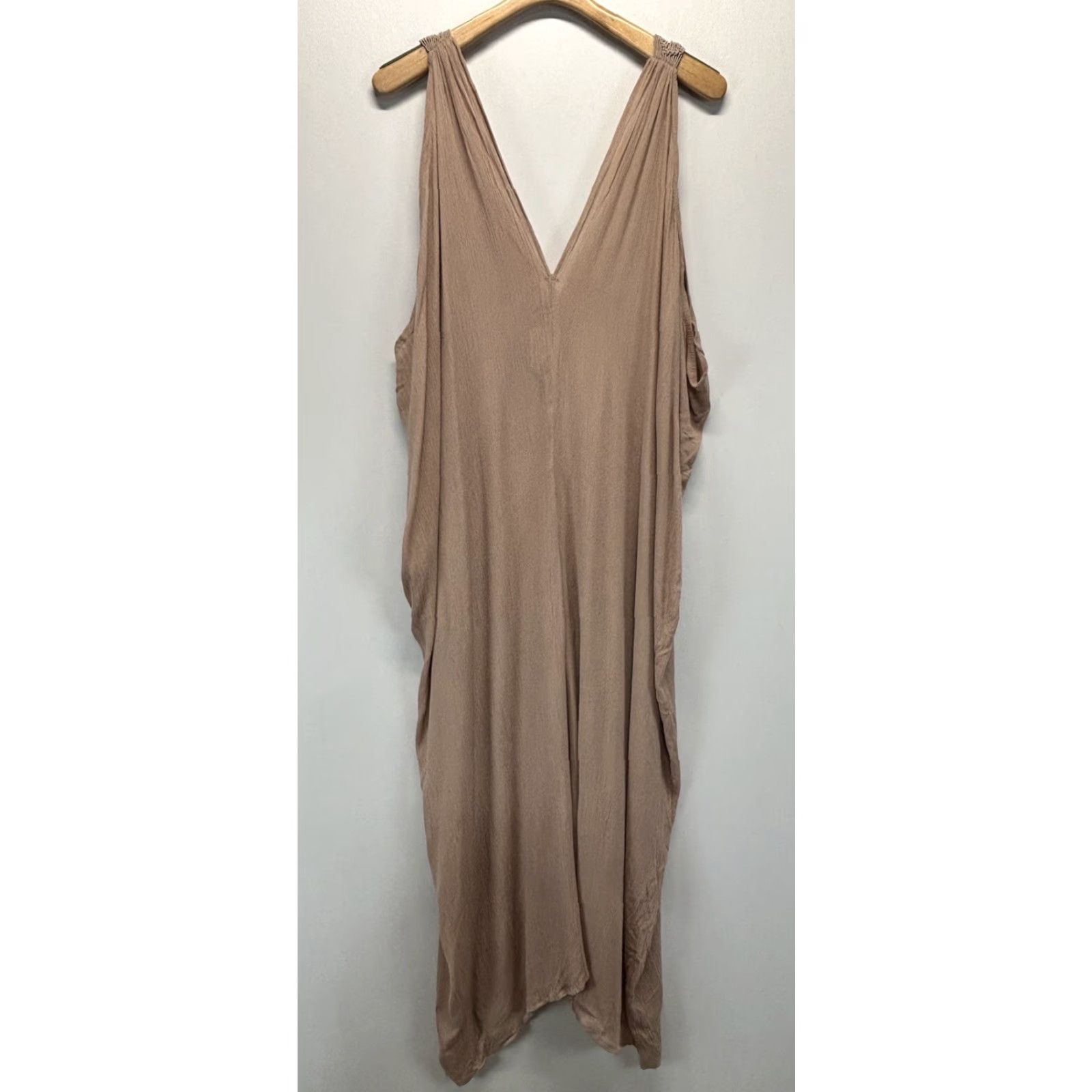 Free People VINTAGE? No. But: Free People One Piece Jumpsuit Romper XS Taupe Crinkle Wide-Leg Oversized Sleeveless Pullover Women’s Regular Fit Size 26" / US 2 / IT 38 - 3 Thumbnail
