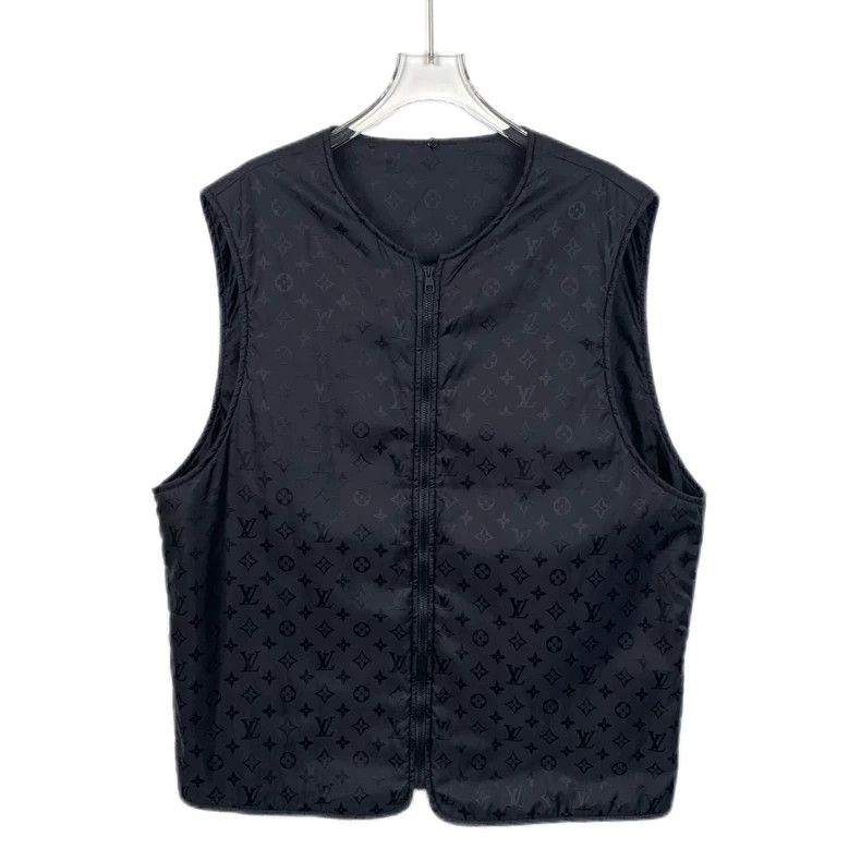 Louis Vuitton Louis Vuitton size 4l Removable knit zip-up jacket with bla Size US M / EU 48-50 / 2 - 5 Thumbnail
