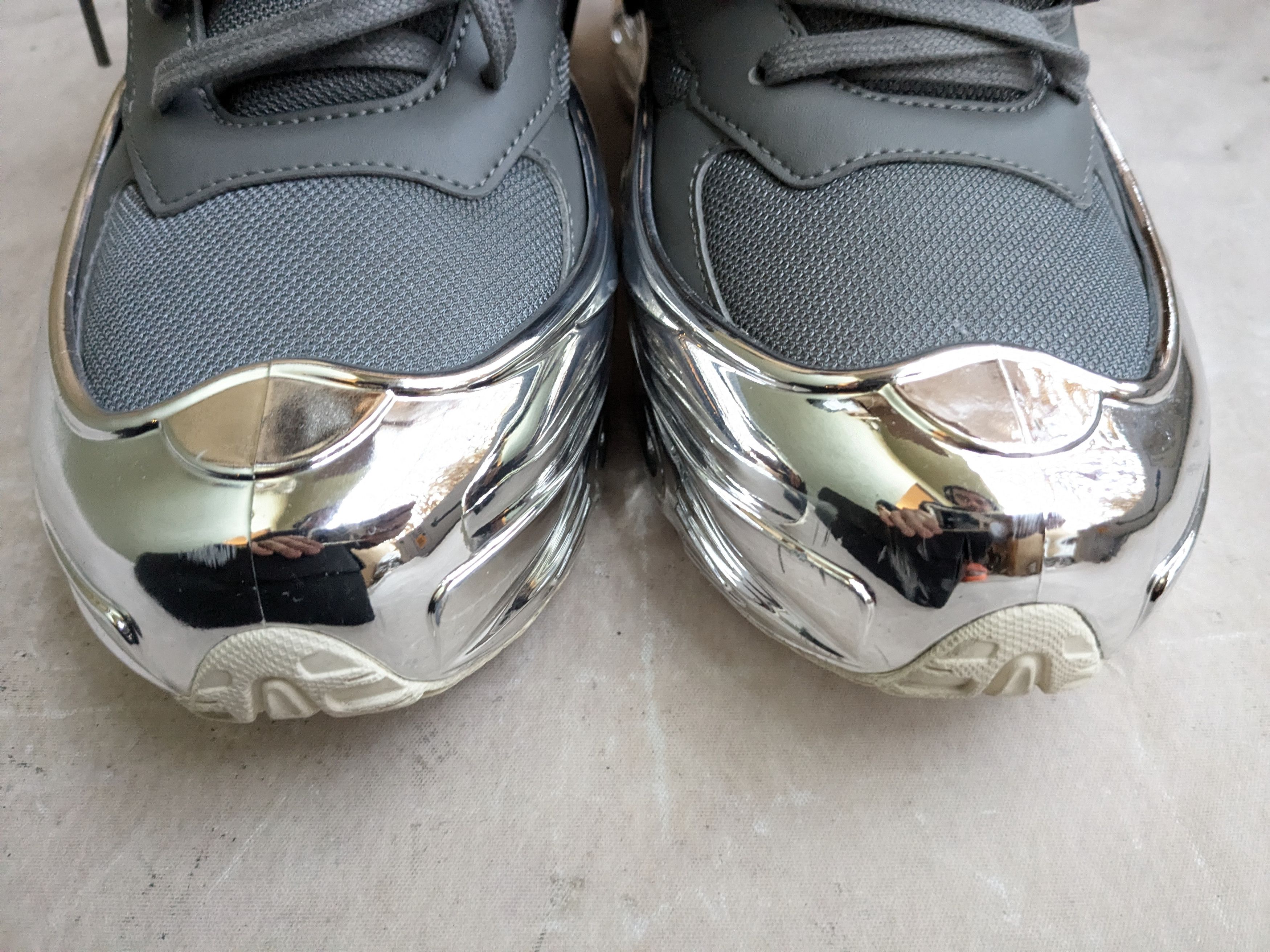 Raf Simons Raf Simons x Adidas Ozweego Metallic Ash Gray 10.5 EE7946 Size US 10.5 / EU 43-44 - 4 Thumbnail