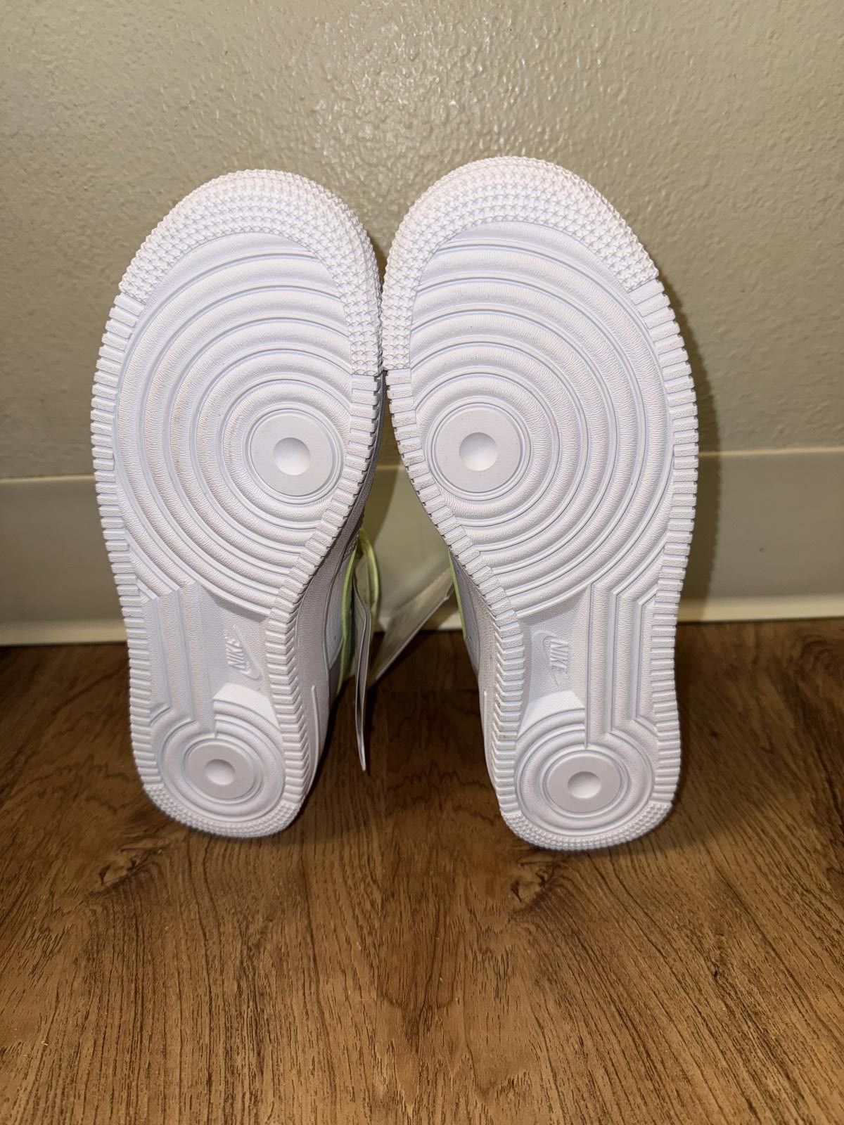 Nike Nike Air Force 1 High Platinum Tint Barely Volt Sample (Women’s) Size US 7 / IT 37 - 5 Thumbnail