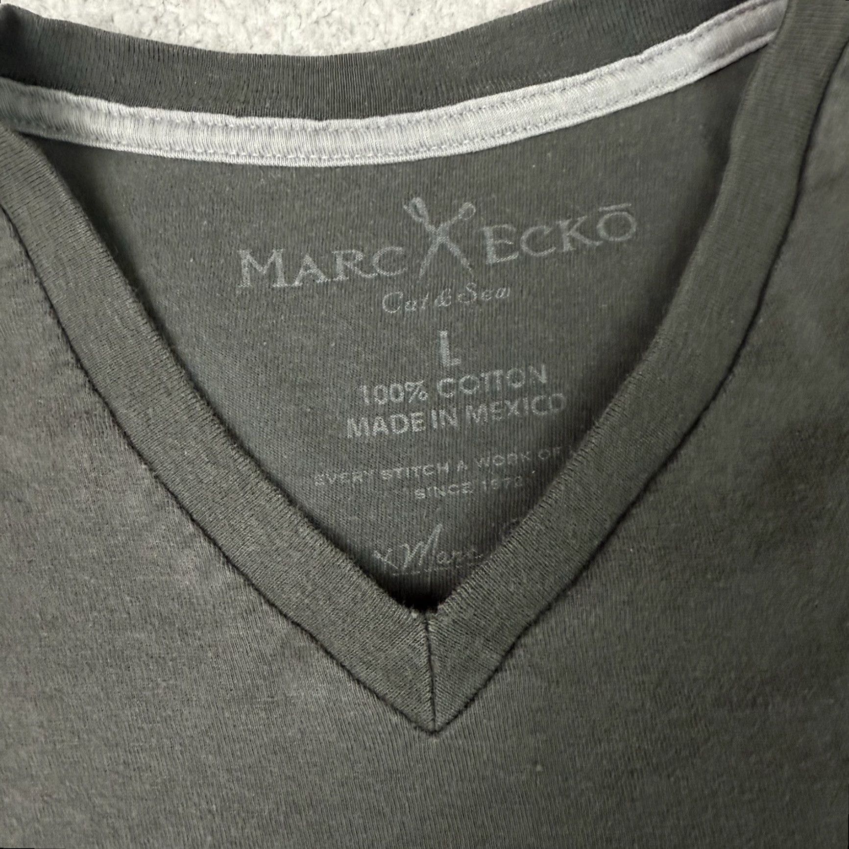 Ecko Unltd. VINTAGE Ecko Unltd. T-Shirt Adult Large Gray V-Neck Graphic Tee 2000s Mens Shirts Size US L / EU 52-54 / 3 - 7 Thumbnail