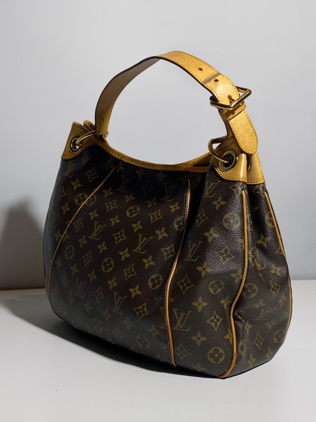 Louis Vuitton Louis Vuitton Galliera Shoulder Bag Tote Monogram Leather Size ONE SIZE - 3 Thumbnail