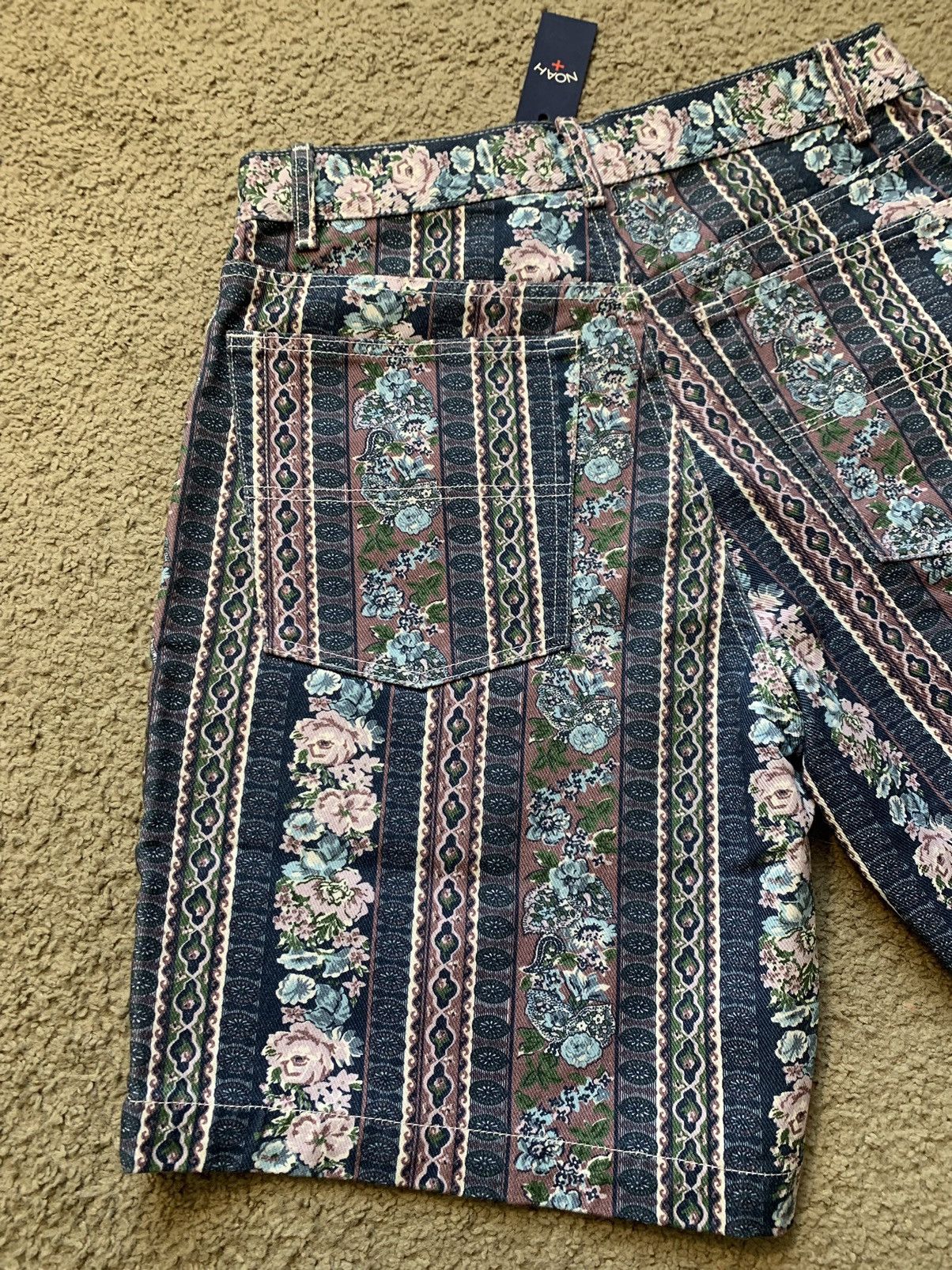 Noah NOAH 90’s STYLE DENIM STRIPED FLORAL SHORTS Size US 30 / EU 46 - 18 Thumbnail