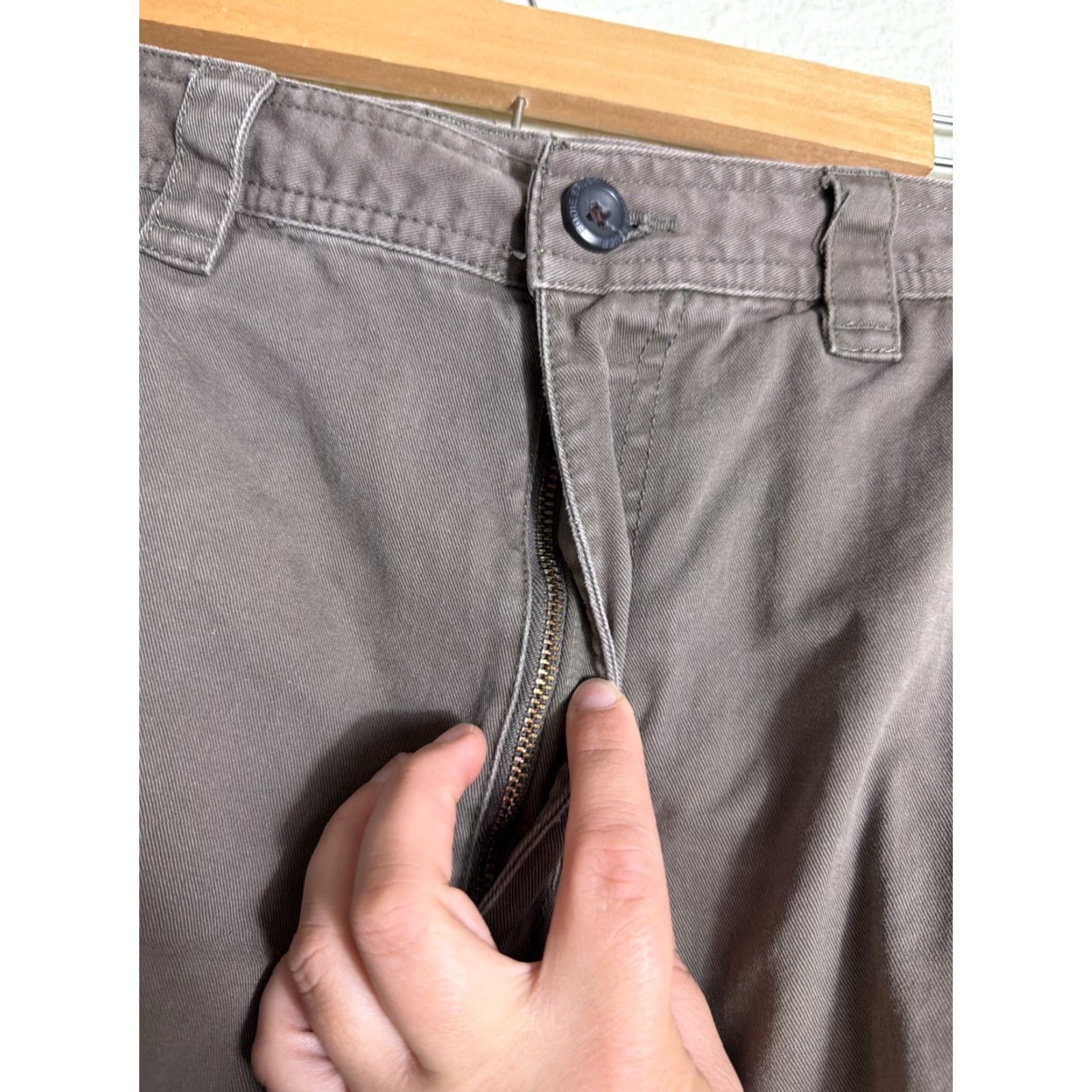 Vintage Columbia Cargo Short Men 32 Regular Brown Twill Brownsmead II 10 Inseam Mens Size US 32 / EU 48 - 6 Thumbnail