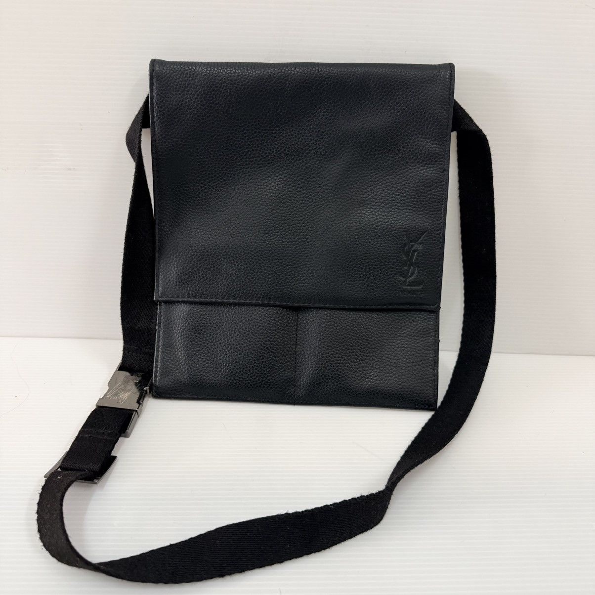 Yves Saint Laurent YSL Beaute Leather Makeup Accesories Bag Size ONE SIZE - 1 Thumbnail
