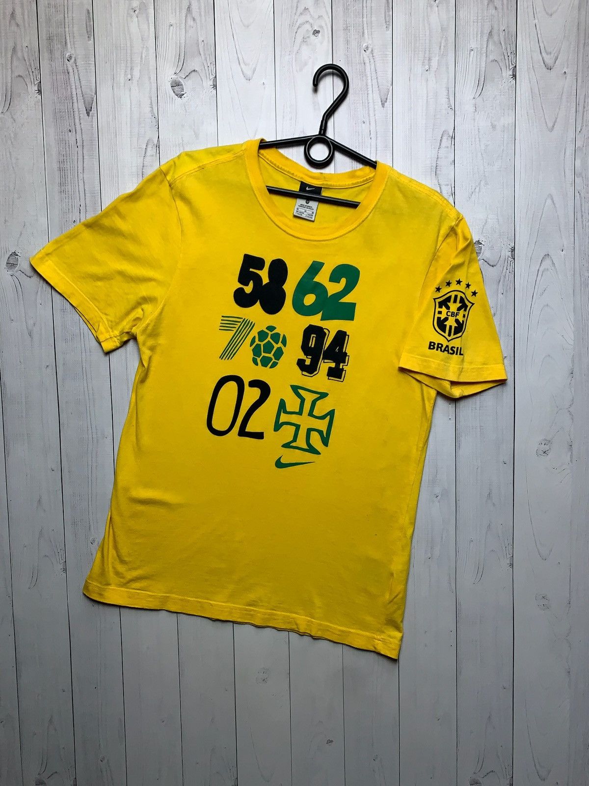 Vintage Vintage Nike Brazil soccer tee yellow logo size M Size US M / EU 48-50 / 2 - 1 Thumbnail