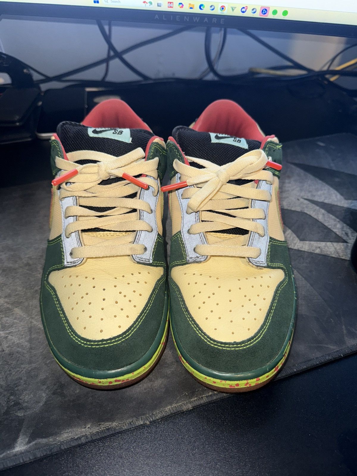 Nike Nike sb dunk low mosquito Size US 9 / EU 42 - 1 Thumbnail