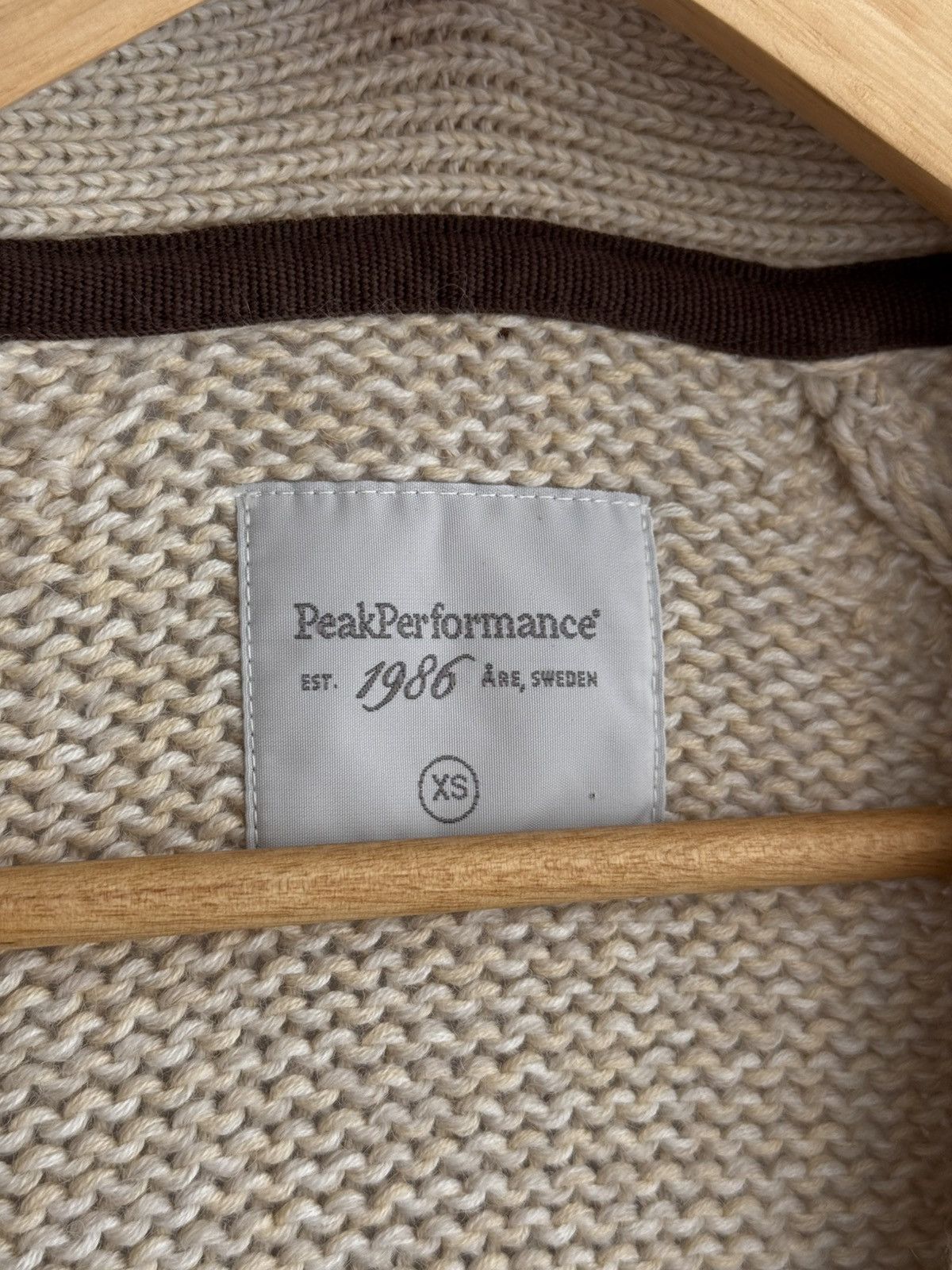 Peak Performance × Vintage Vintage Peak Performance W’ Sweden Wool Cable Knit Cardigan Size XS / US 0-2 / IT 36-38 - 11 Thumbnail