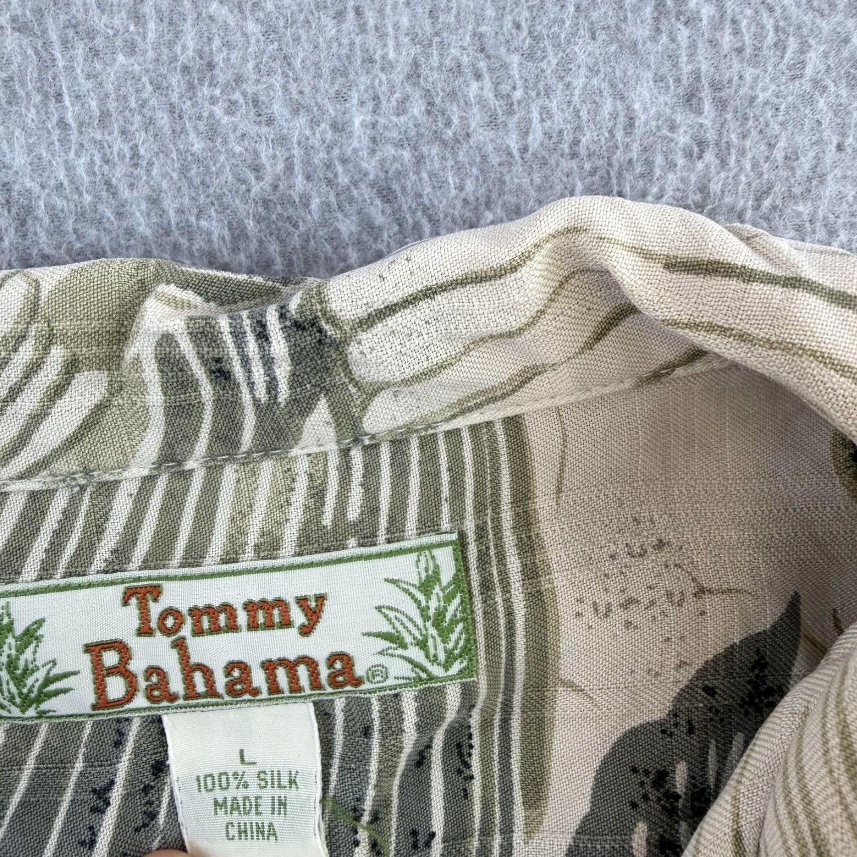 Tommy Bahama Tommy Bahama Shirt Mens Large Beige Green Silk Seashell Hawaiian Button Front Tee? Size US L / EU 52-54 / 3 - 4 Thumbnail