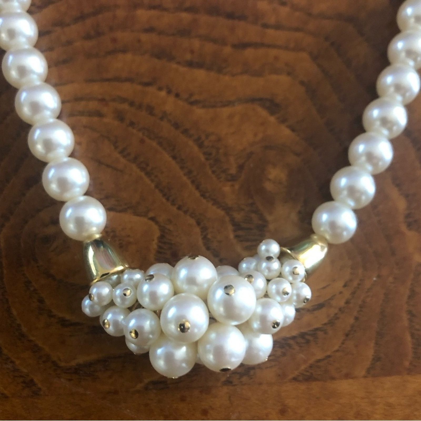 Vintage Vintage cream glass pearl cluster gold plated necklace Size ONE SIZE - 8 Thumbnail